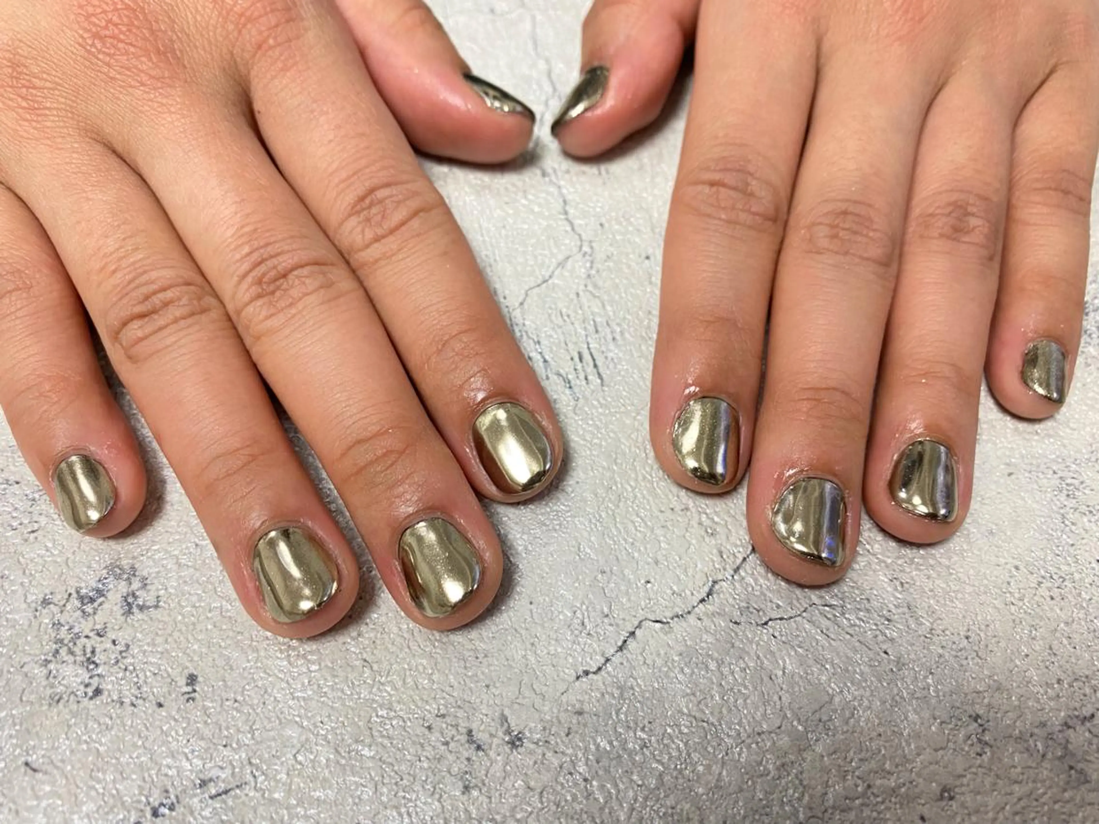 ネイル ミラーネイル シルバー ハンドネイル mogunail &blowのネイルデザイン