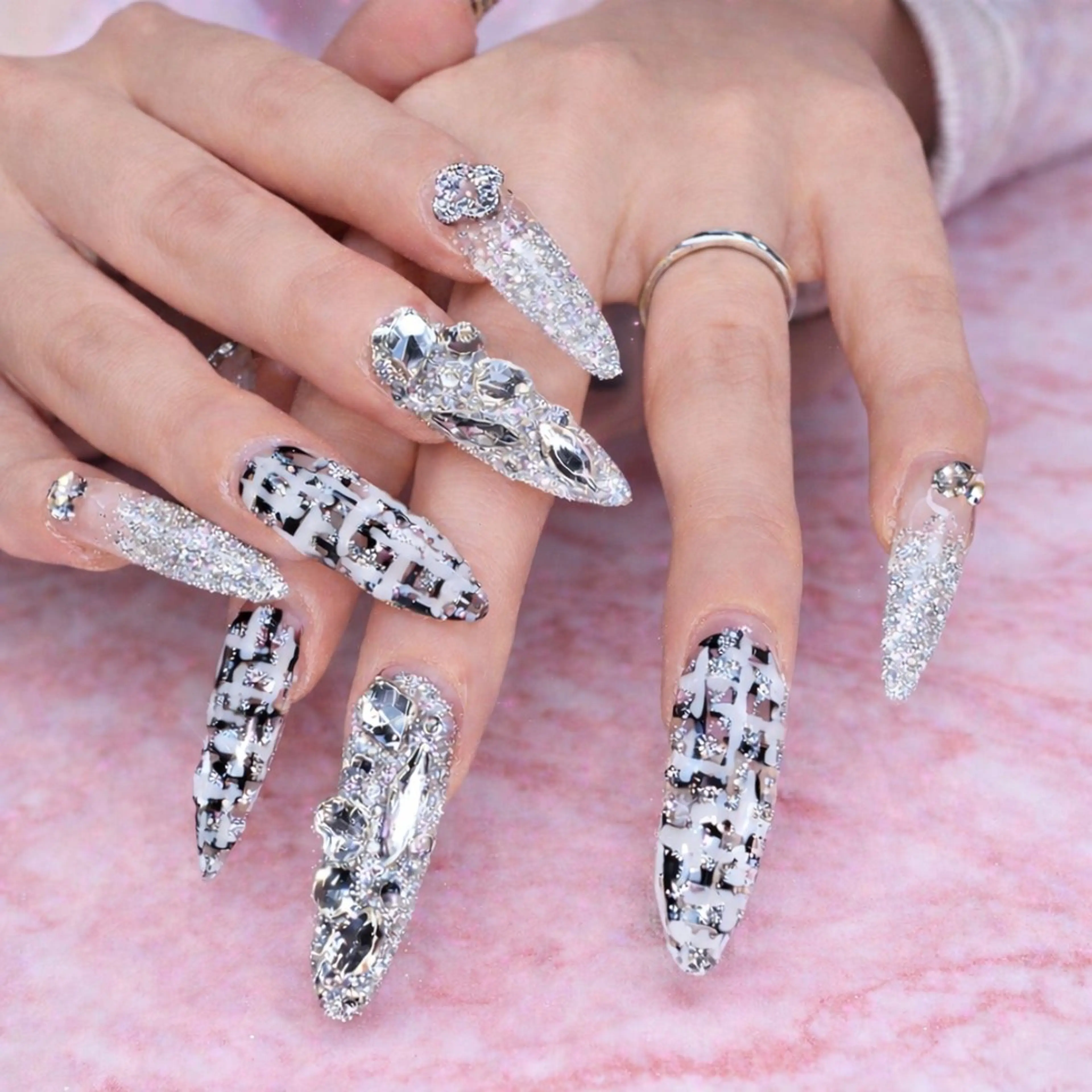 ネイル ツイードネイル 冬ネイル ハンドネイル 松山 碧のエステ・リラクイメージ