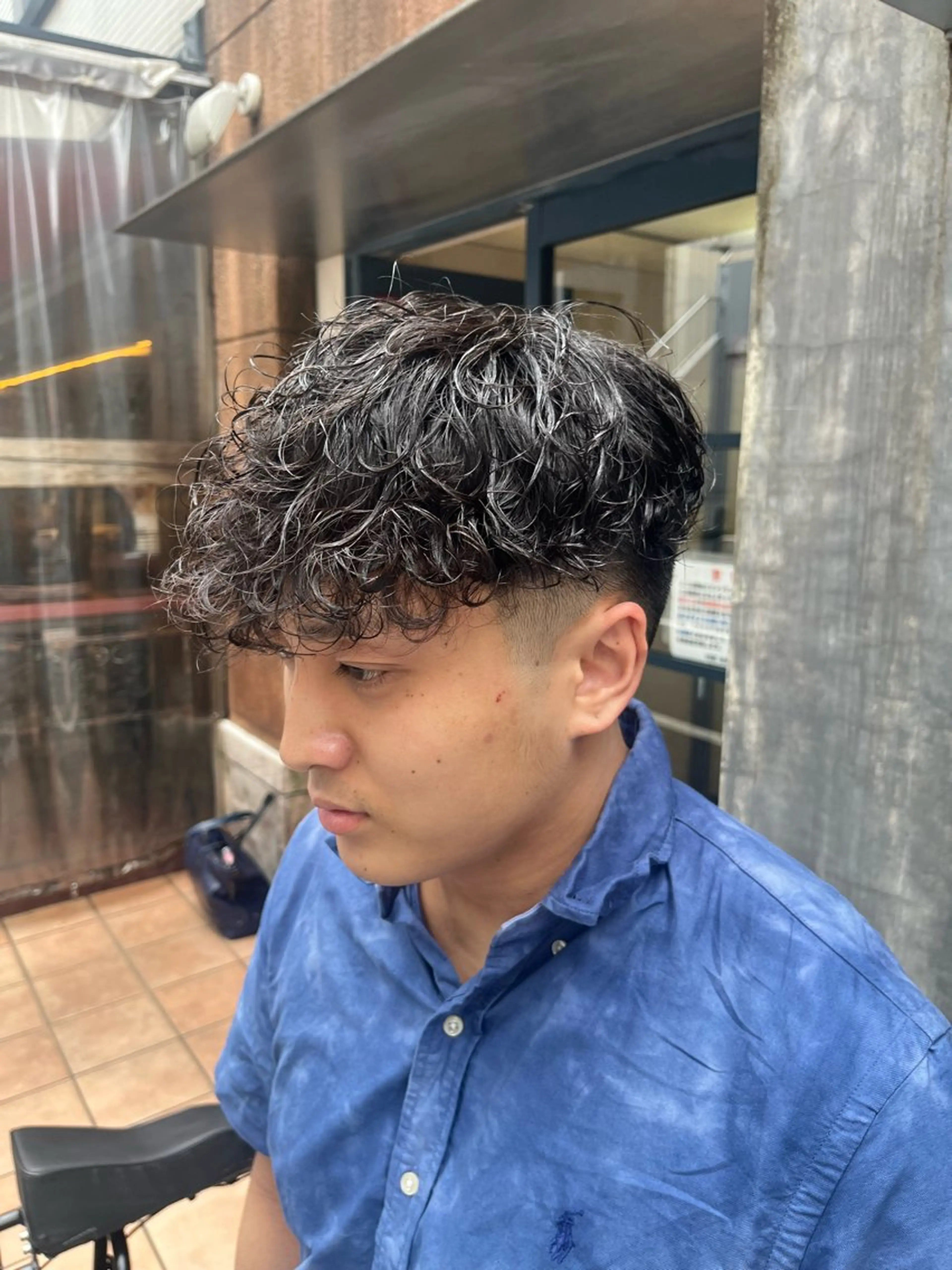 ショート パーマ メンズ ⚡メンズパーマフ ェードカットTomyのヘアスタイル