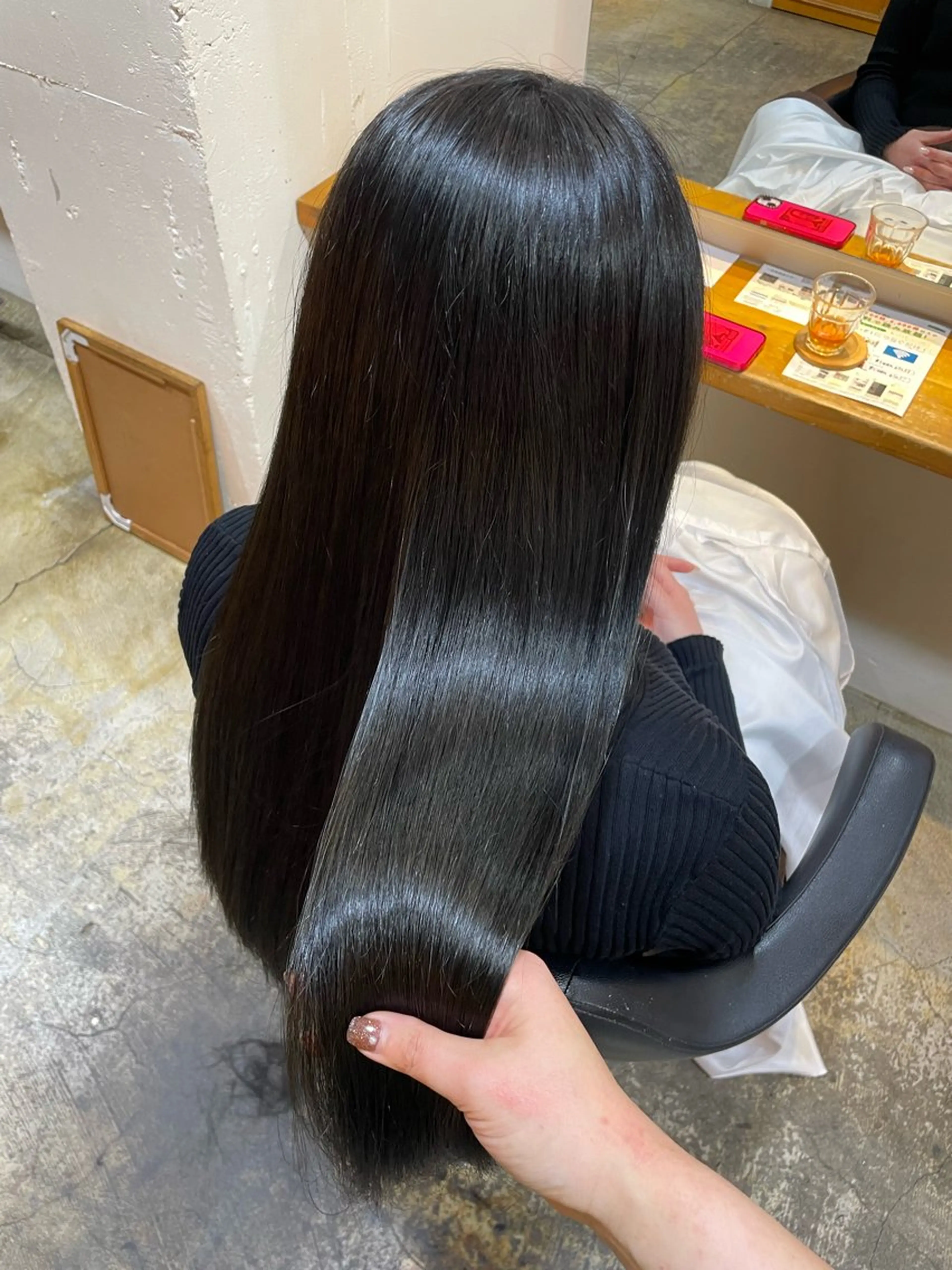ロング カラー 黒髪 ブルーカラー ブルーブラック MIOベージュカラー 柔らかいカラーのヘアスタイル