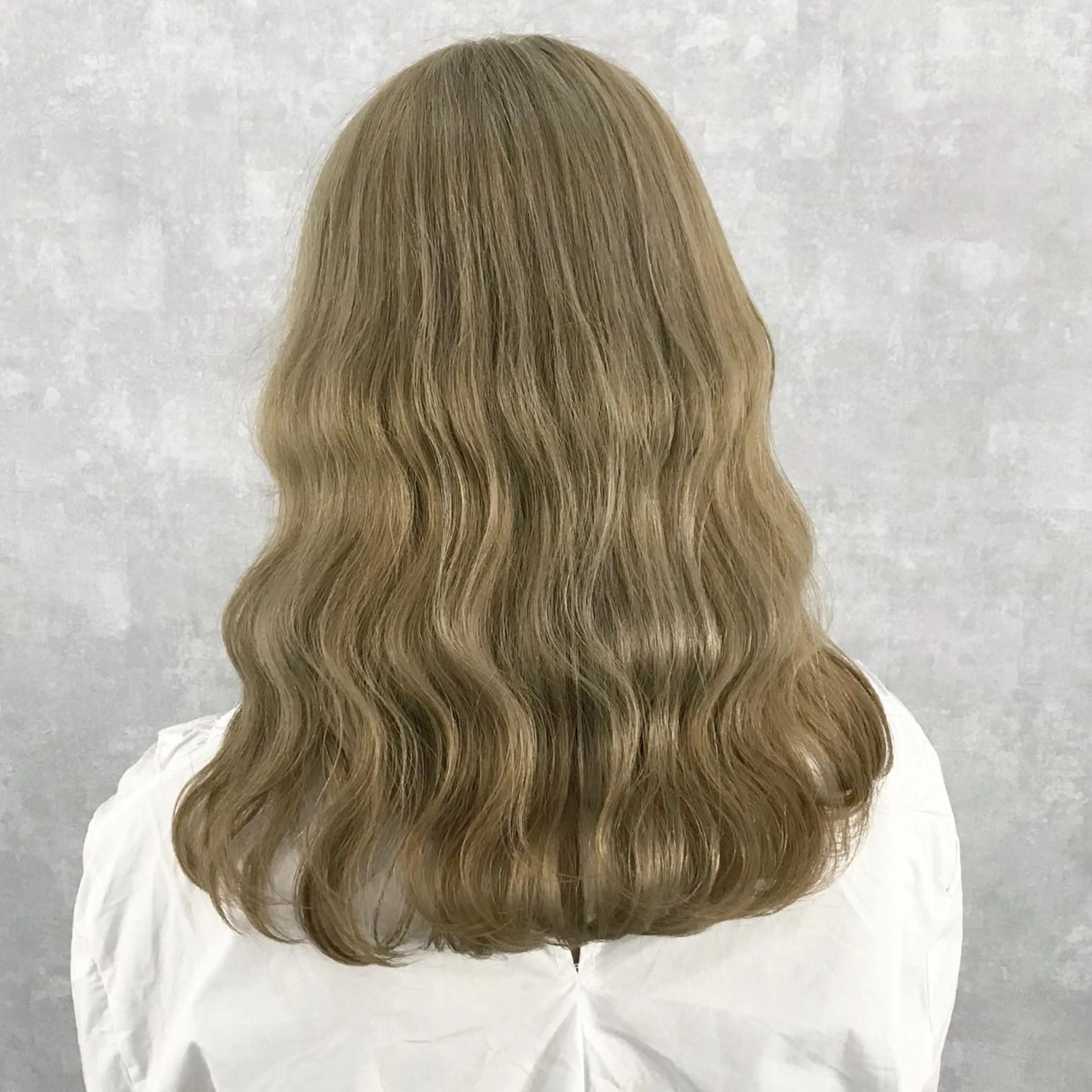 セミロング カラー アッシュ ベージュカラー ブリーチ K-POP好き美容師 🇰🇷Kai.Yのヘアスタイル