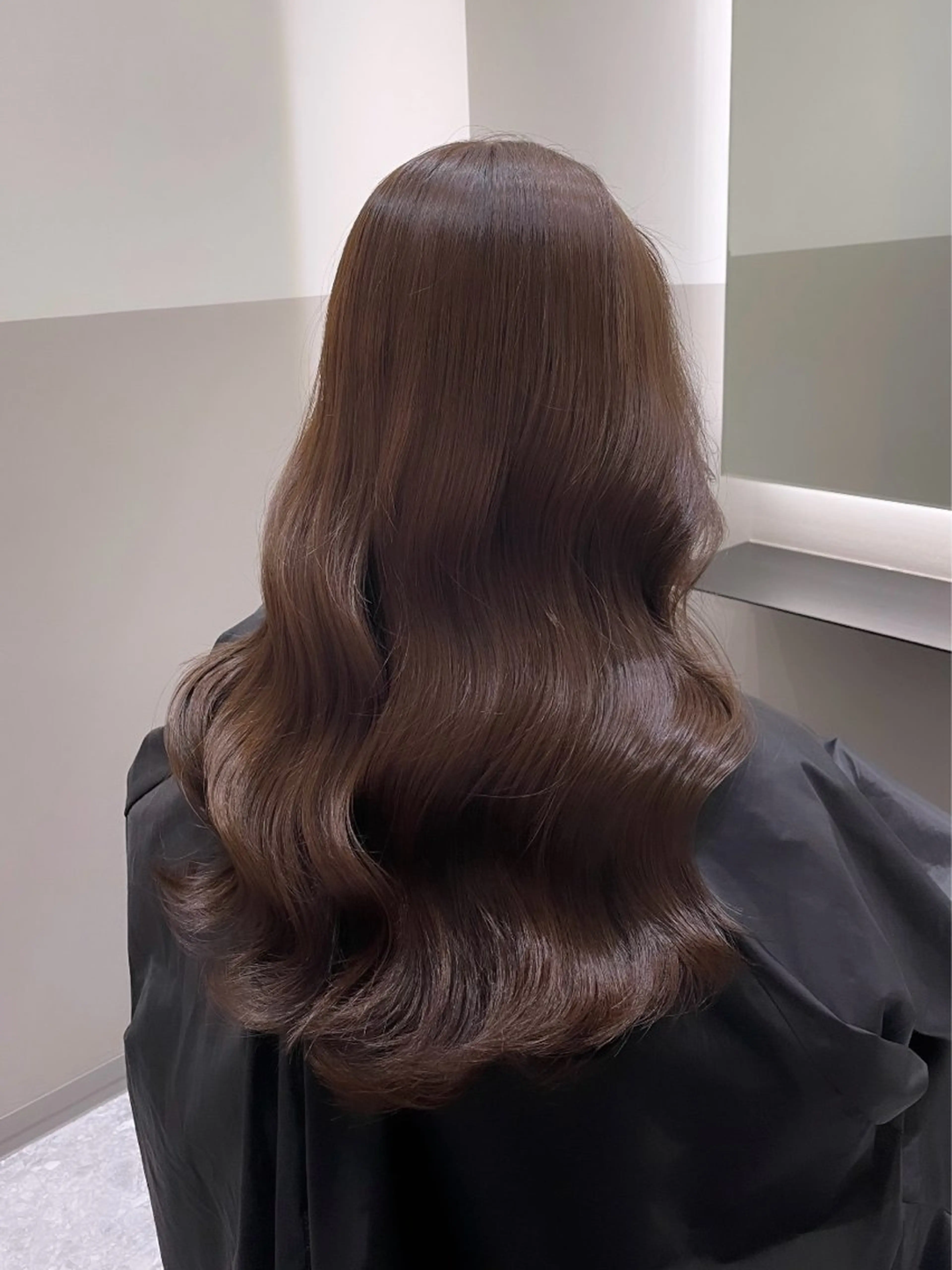 ミディアム ヘアカラー トリートメント レイヤーカット 新川栄一朗のヘアスタイル