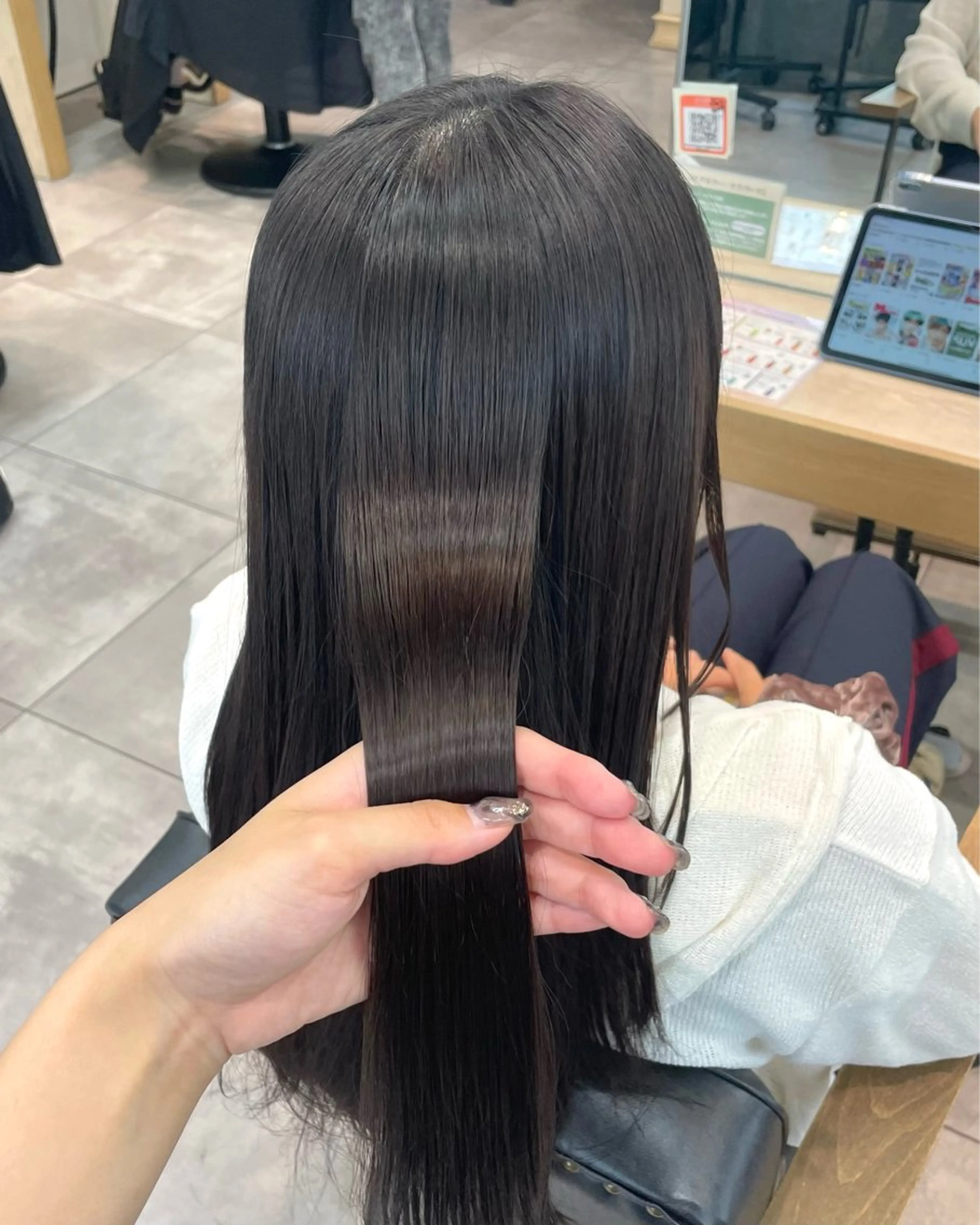 ロング パーマ 縮毛矯正 透明感カラー×ヘア アレンジ🪽しおりのヘアスタイル