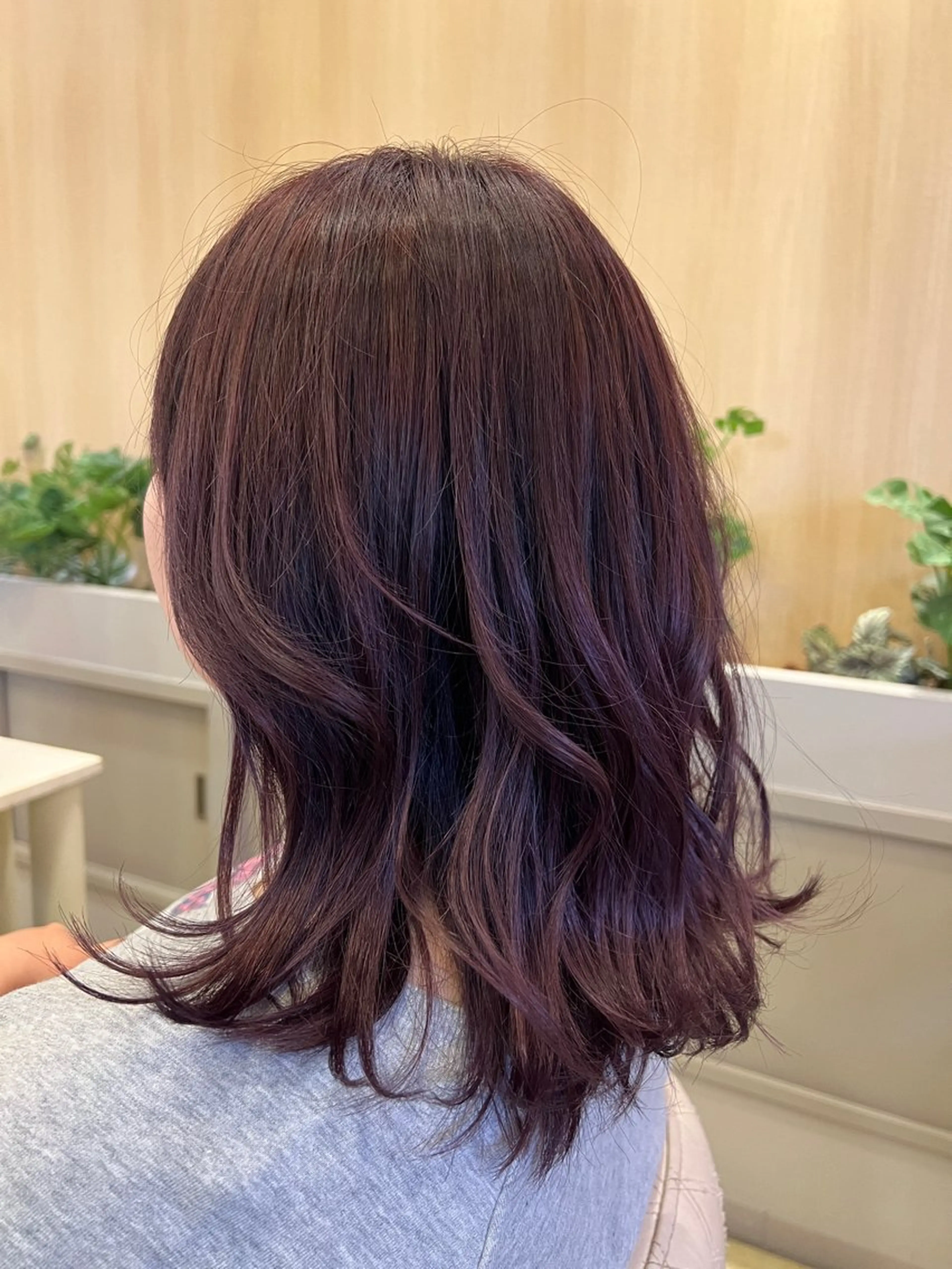 セミロング カラー ピンクカラー バイオレットカラー 大西 七海のヘアスタイル