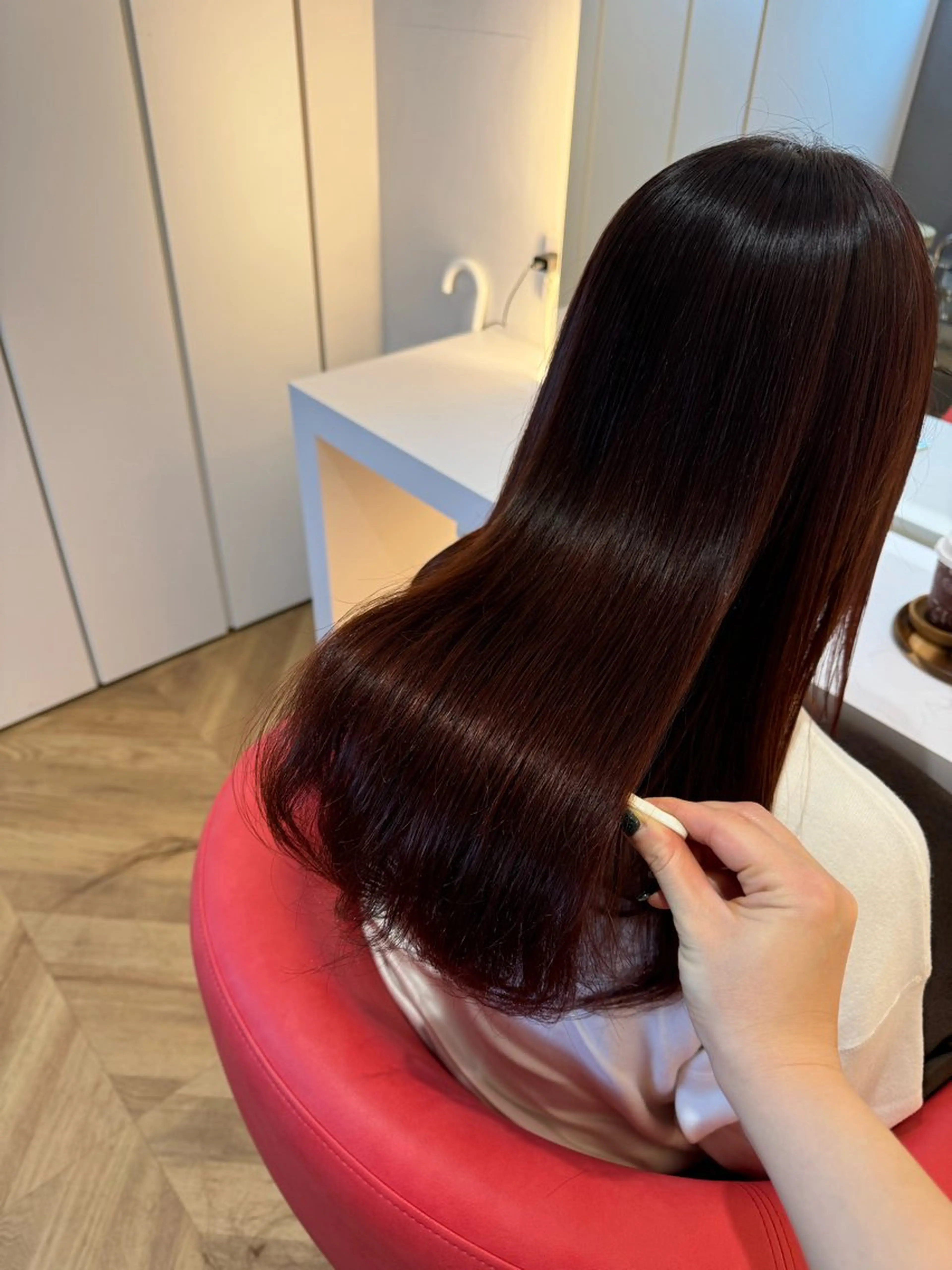 セミロング カラー ブリーチ ブリーチなしカラー レッドカラー 縮毛矯正 カット ヘアカラー 縮毛矯正 トリートメント 髪質改善×艶カラー Haruのヘアスタイル