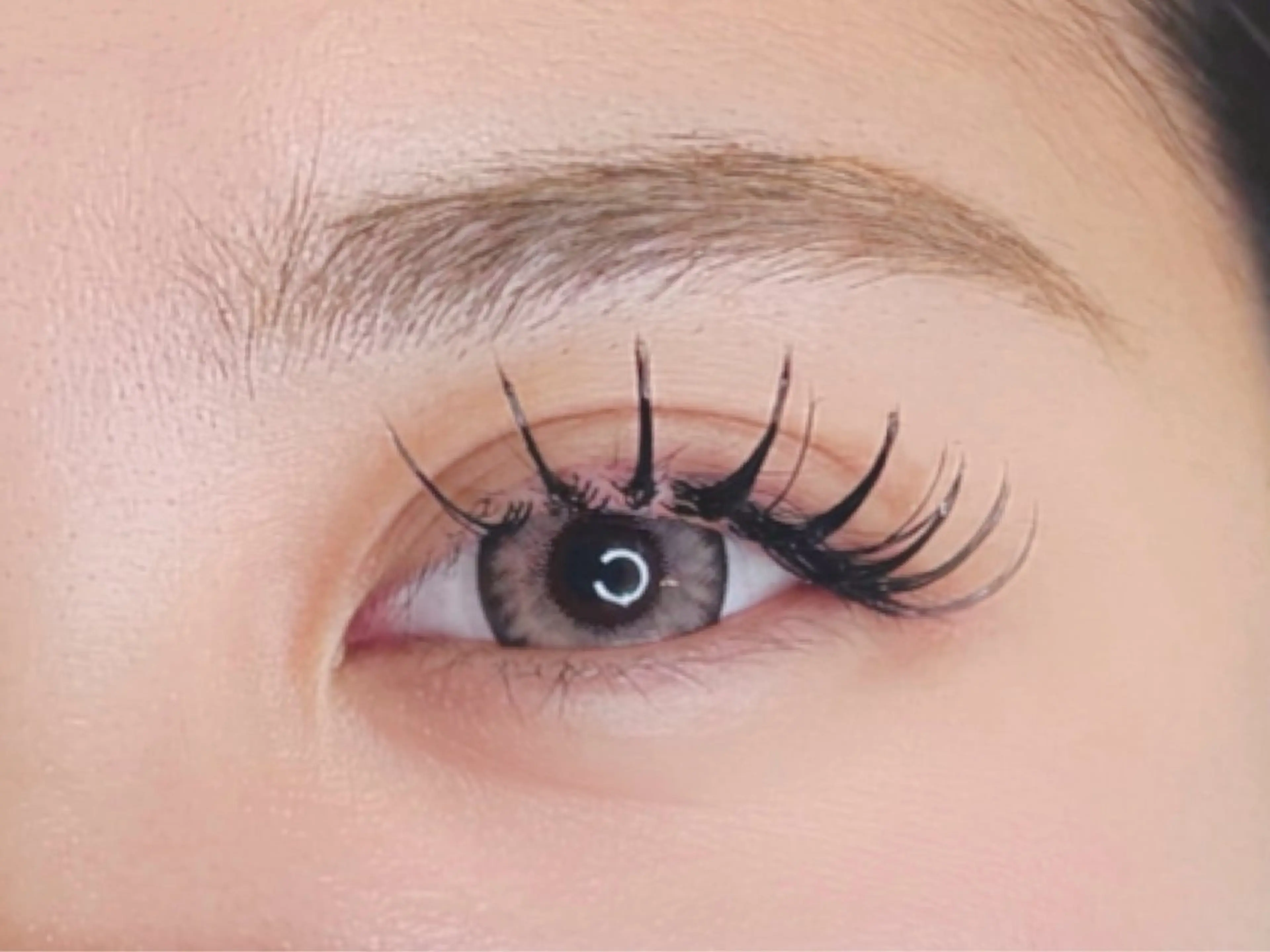 マツエク・マツパ 付け放題 バインドロック 束感まつ毛 フラットラッシュ パリジェンヌラッシュリフト マツエク AURORA RINAのマツエク・マツパデザイン