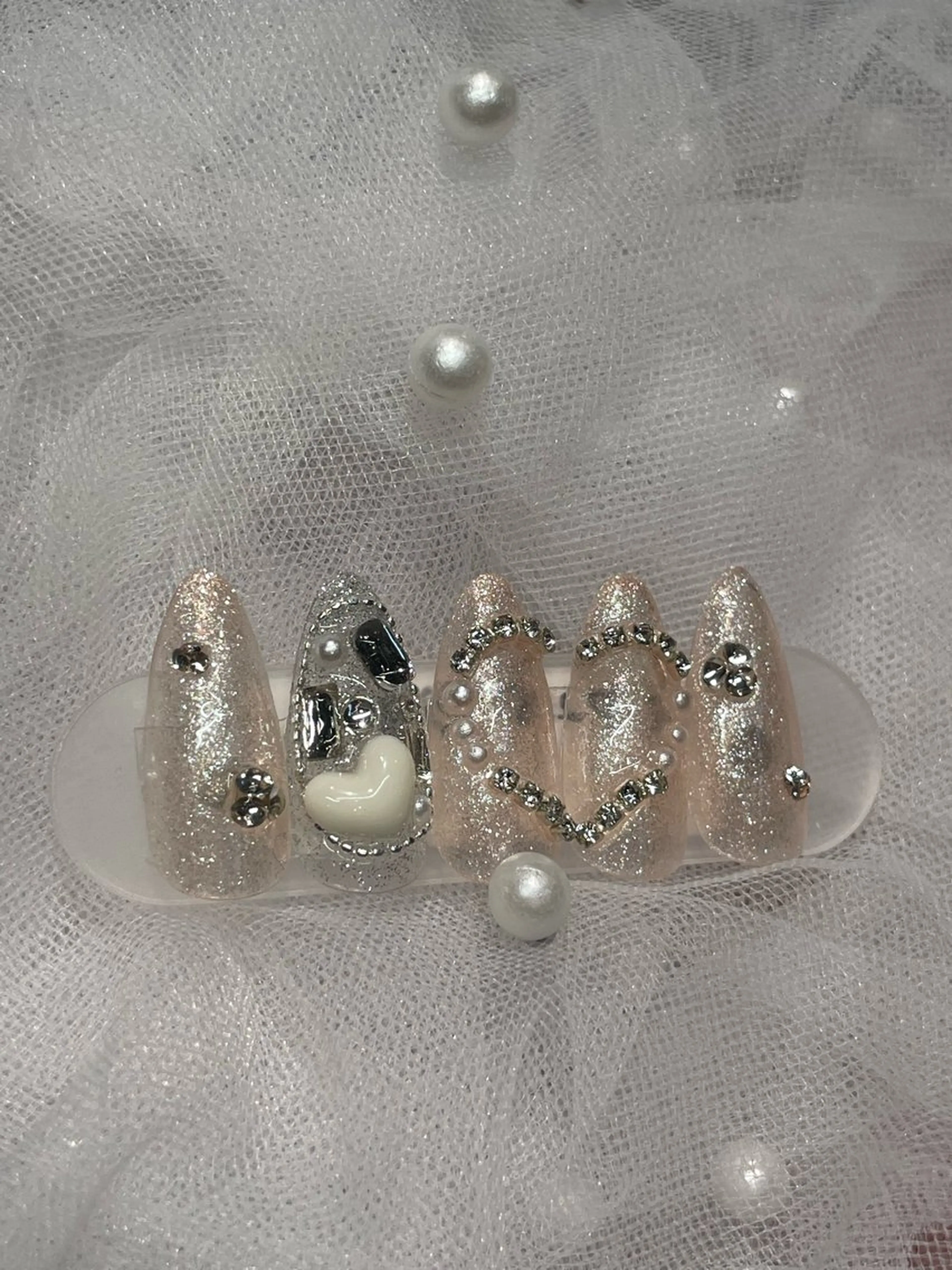 ネイル ハート ラメ(グリッター) ストーンネイル I-nail Moeのネイルデザイン