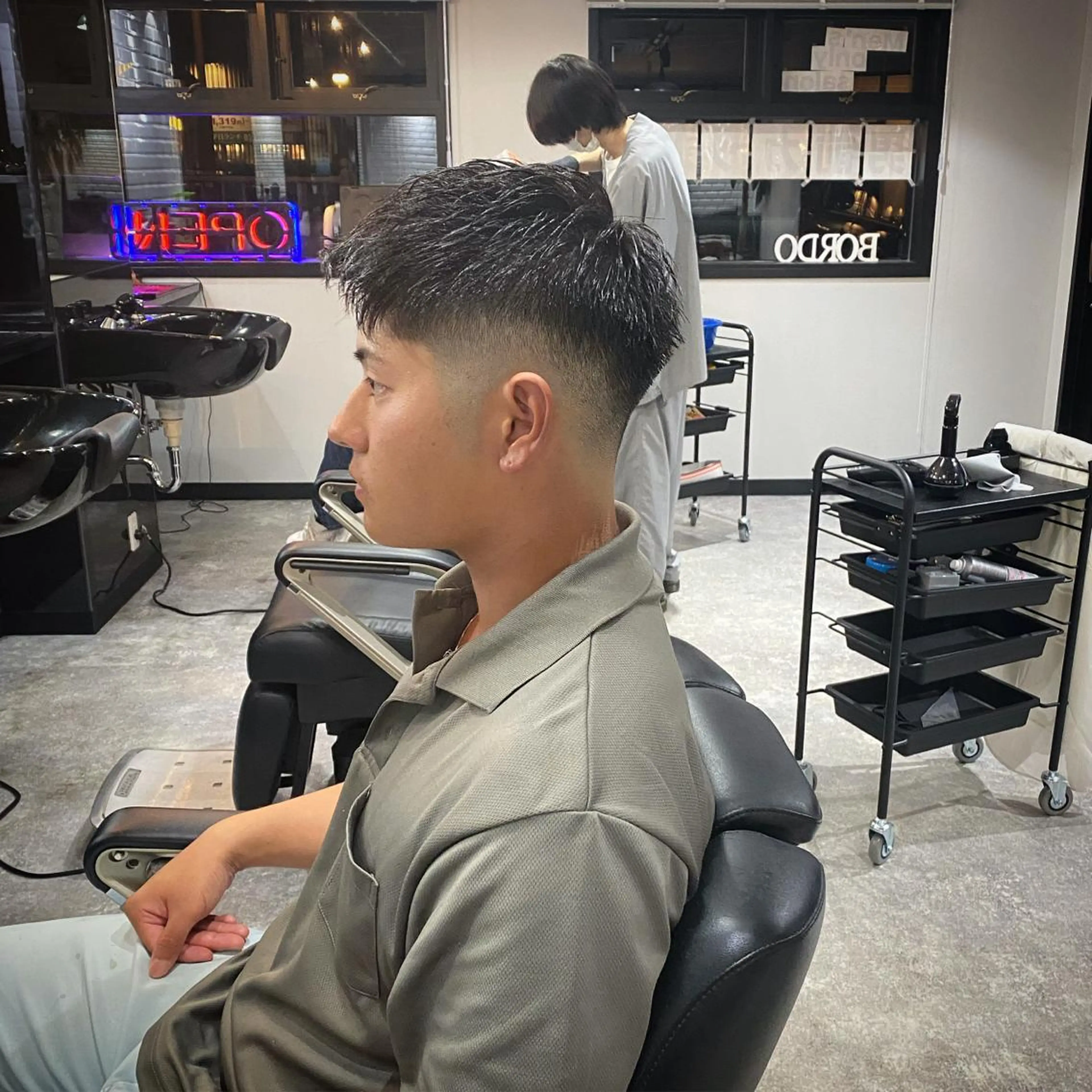 ショート メンズ フェードカット メンズパーマ スキンフェード カット 前田賢生 ご新規様はNGのヘアスタイル