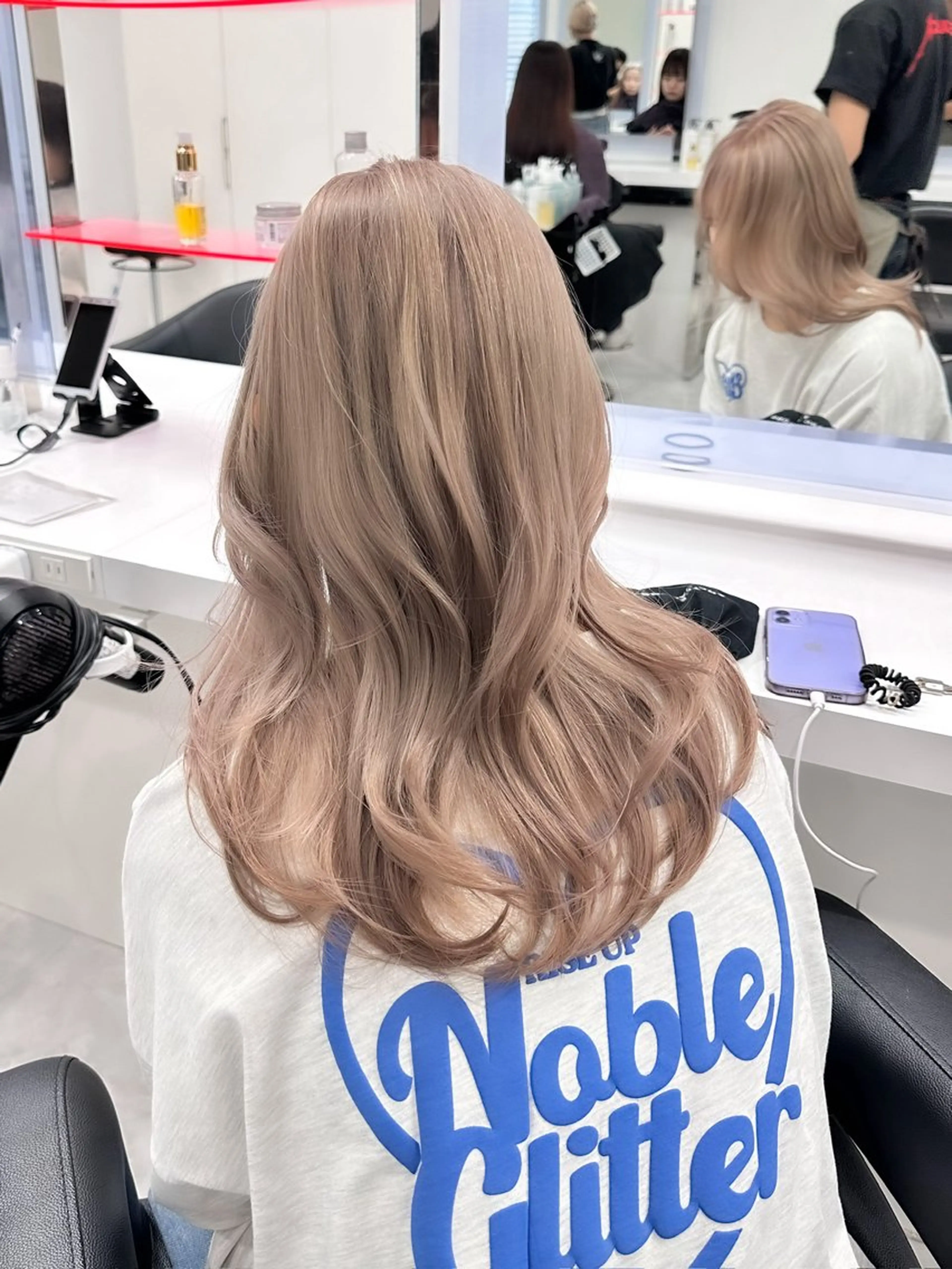 ミディアム ヘアカラー トリートメント ヘアセット グレー/ベージュ /髪質改善 れいとのヘアスタイル