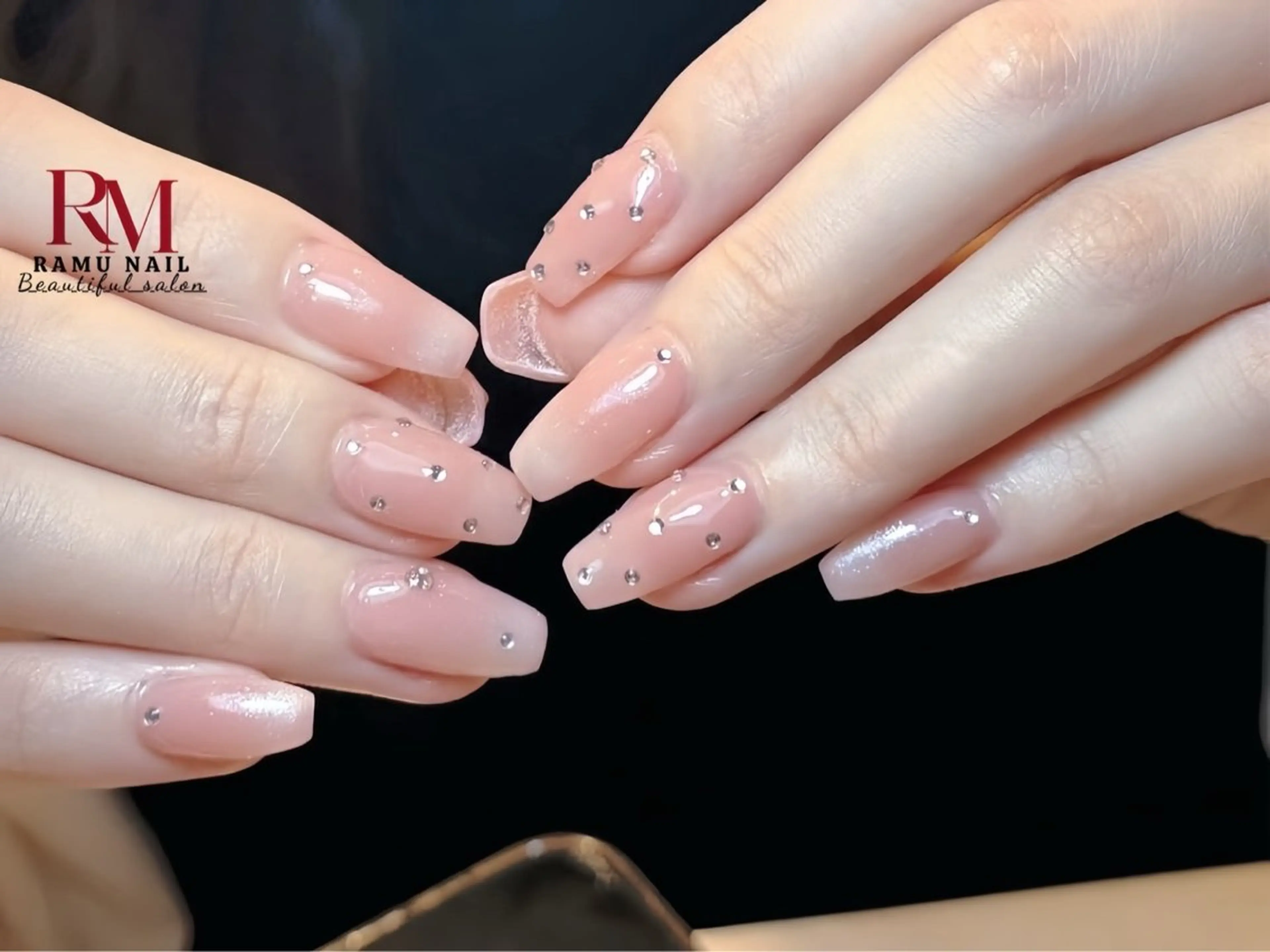 ネイル キラキラネイル マグネットネイル ミラーネイル ピンク 夏ネイル ハンドネイル RAMU Nail 恵比寿店のネイルデザイン