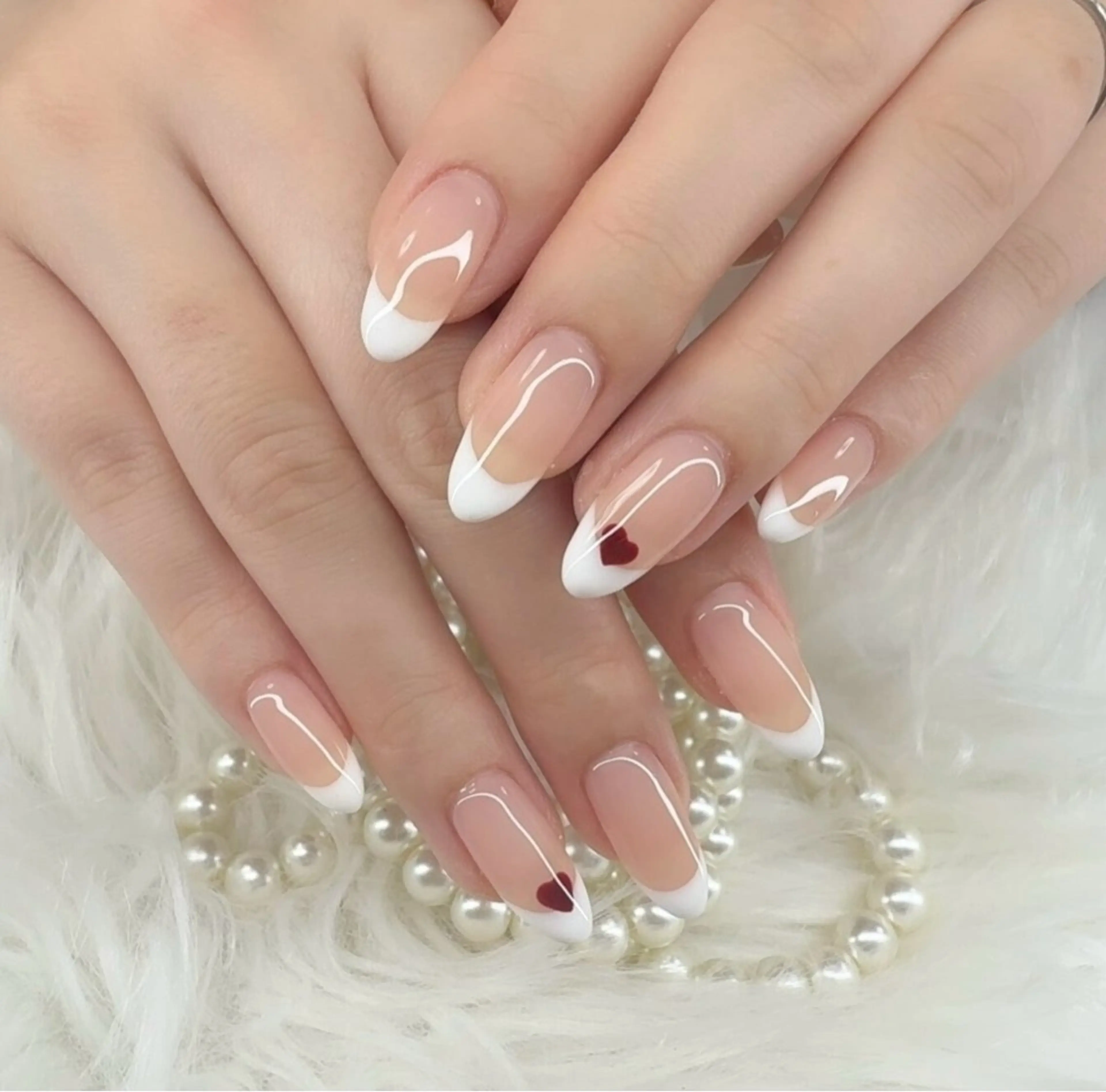 💅フレンチ ネイル【初回オフ無料】（ストーン4粒プレゼント）の写真