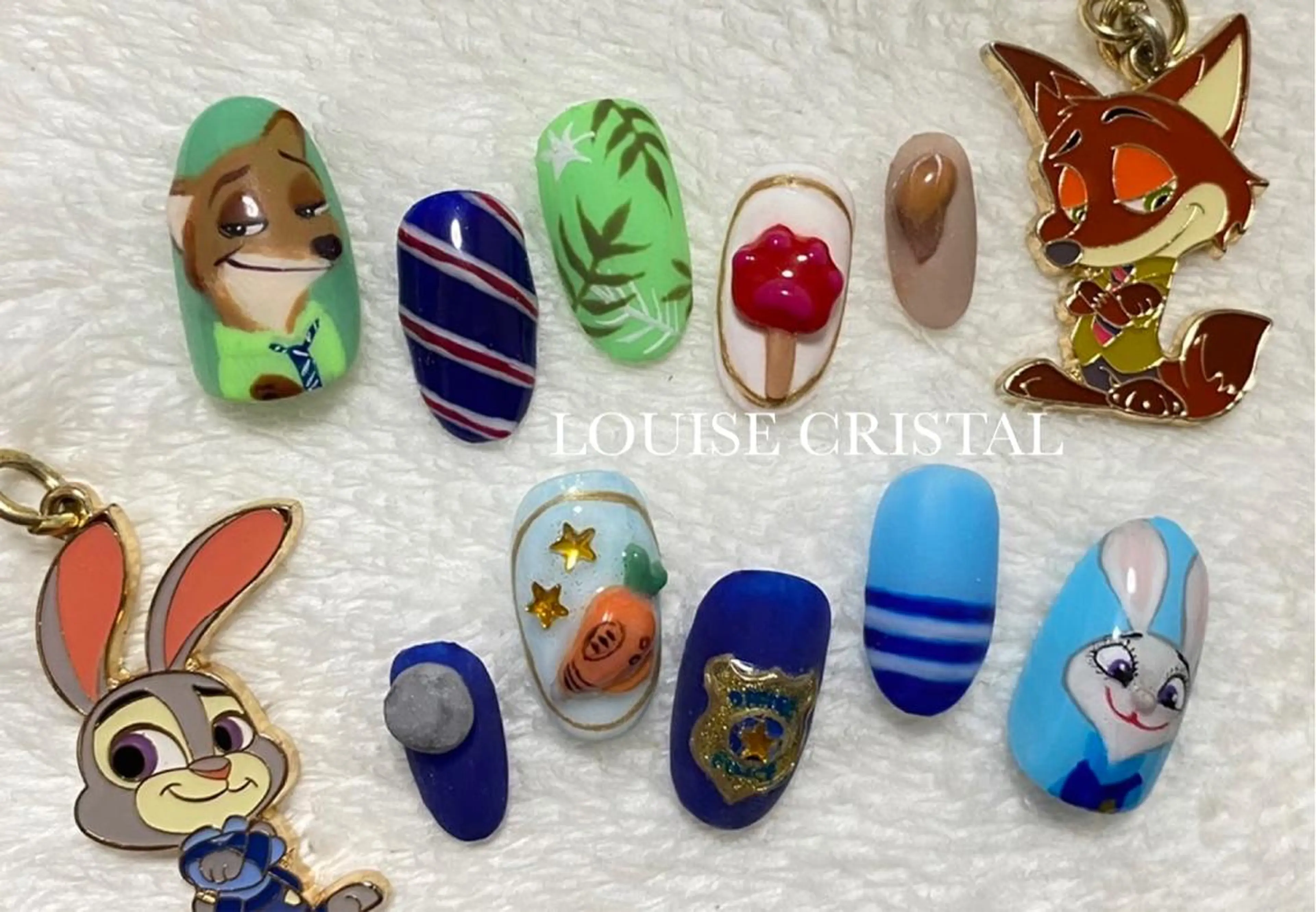 ネイル ハンドネイル LOUISE CRYSTALのネイルデザイン