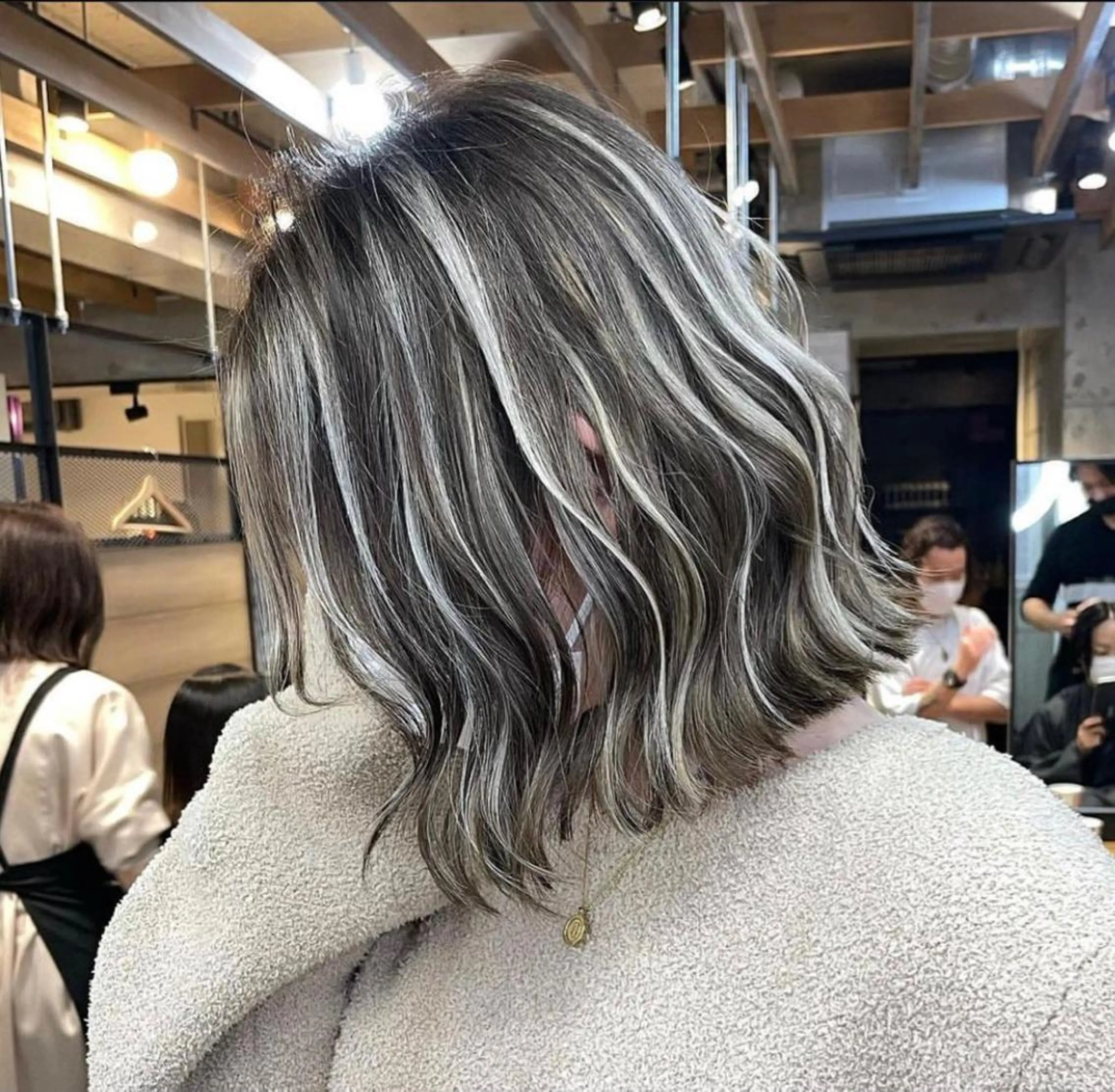 ⭐️コントラストハイライト⭐️(ブリーチ１回)＋カット＋トリートメントの写真