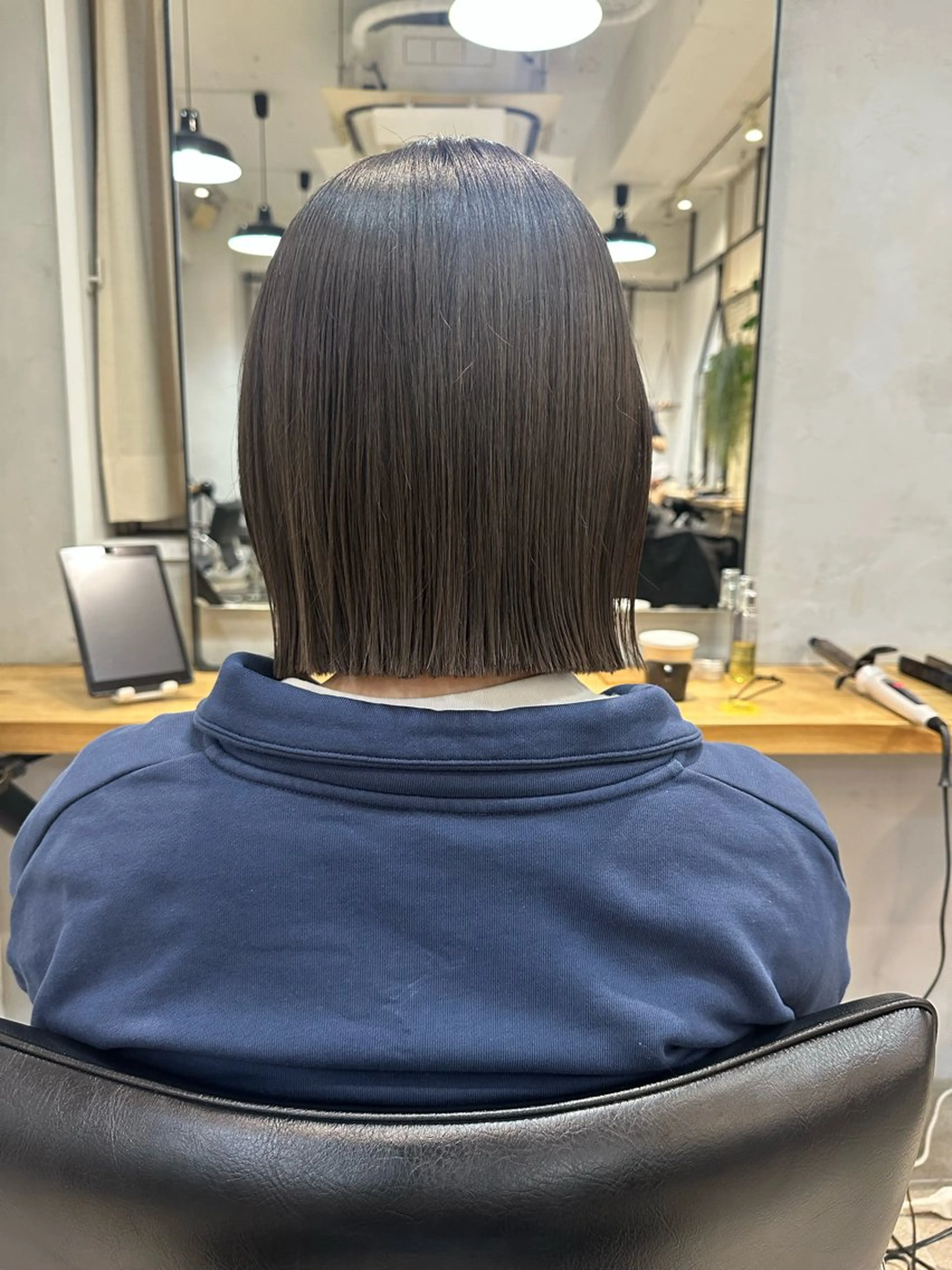 ショート カラー ブリーチ グレージュ ハイトーンカラー ブリーチなしカラー オリーブグレージュ カット ヘアカラー トリートメント REINA☁️透明感 カラー/ぷつっと♡のヘアスタイル