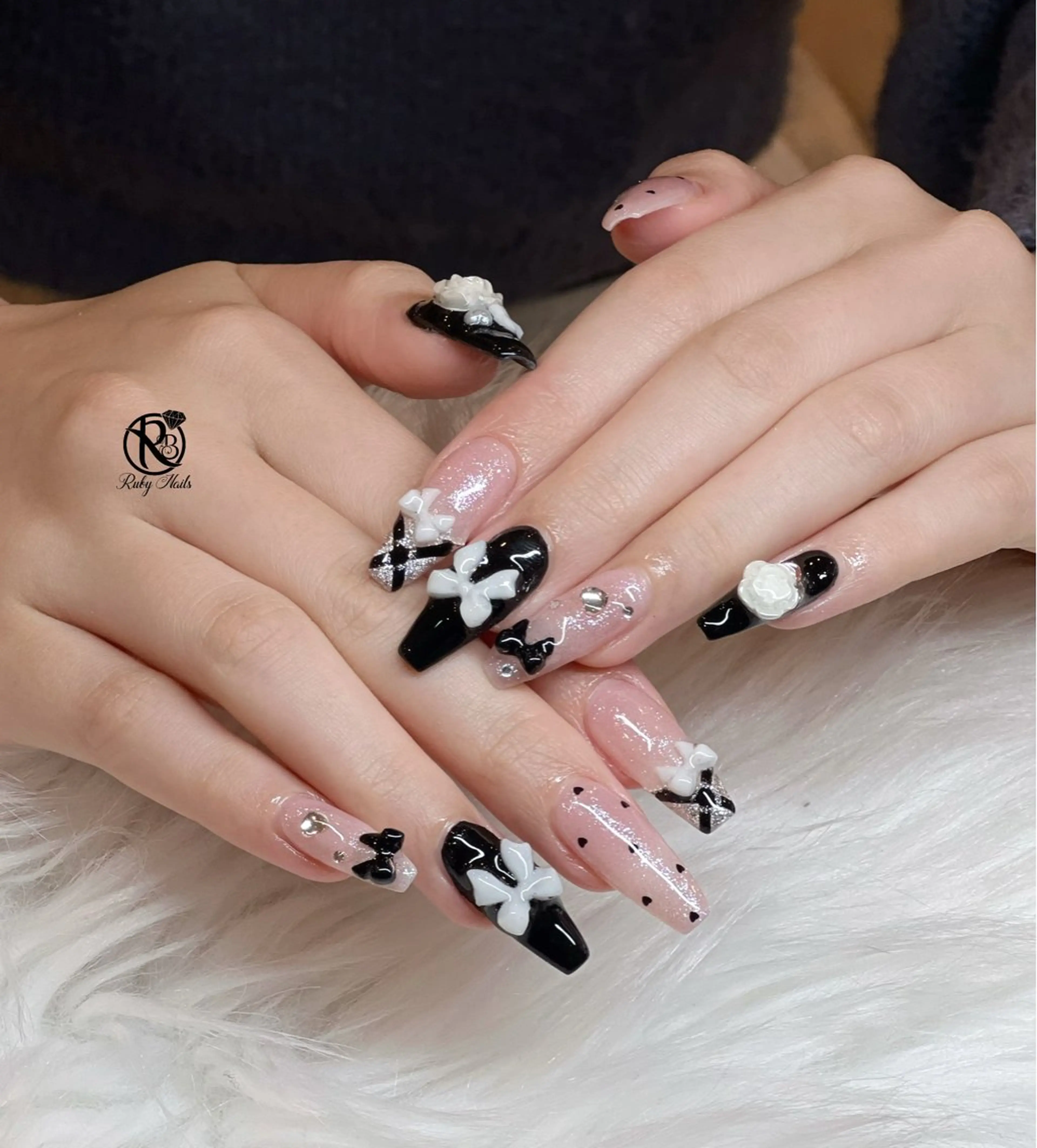 ネイル ボルドー ブラウン チークネイル ドット フットネイル ハンドネイル Yukichan 日暮里店のネイルデザイン