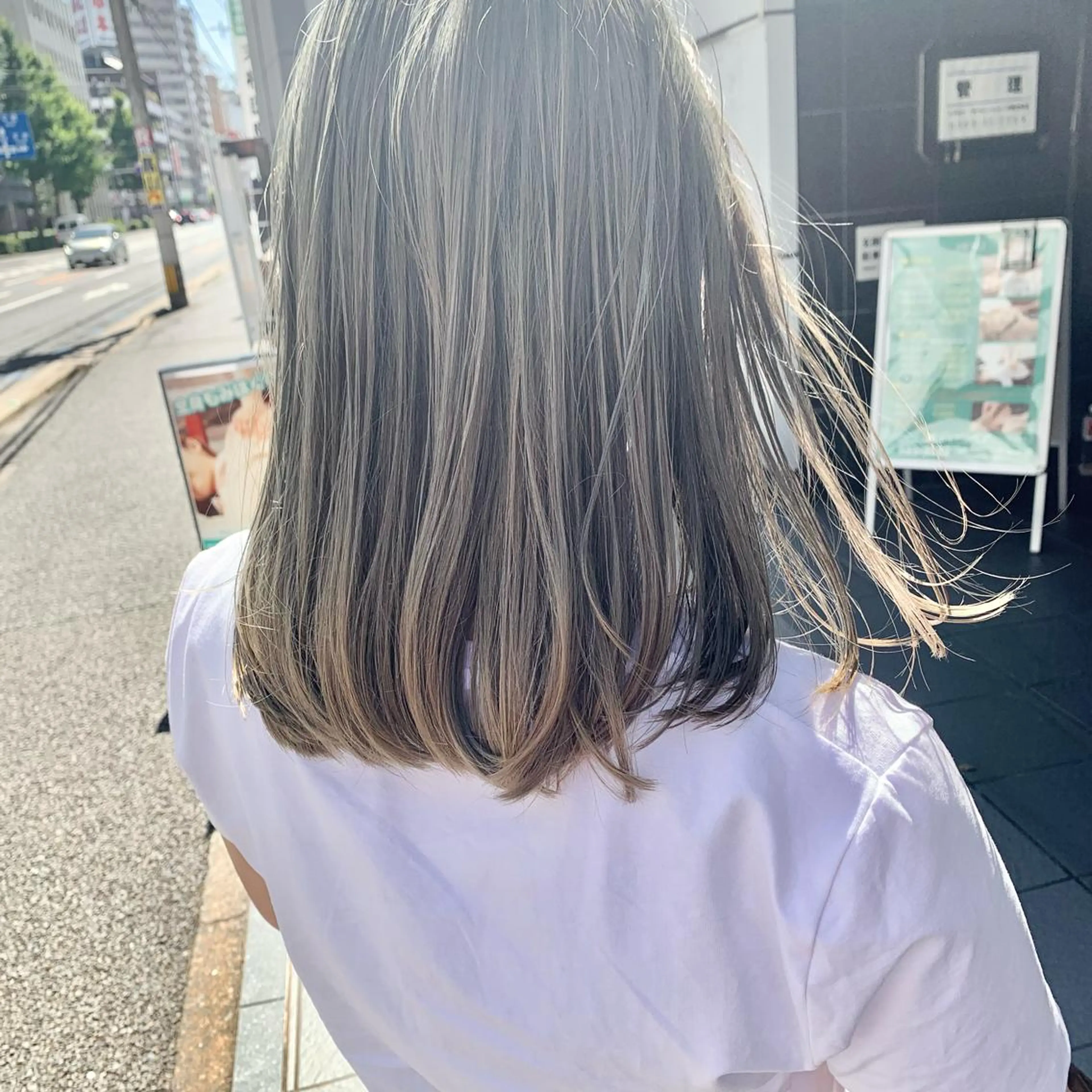 ミディアム カット ヘアカラー hoNua. 栄/透明感カラーのヘアスタイル