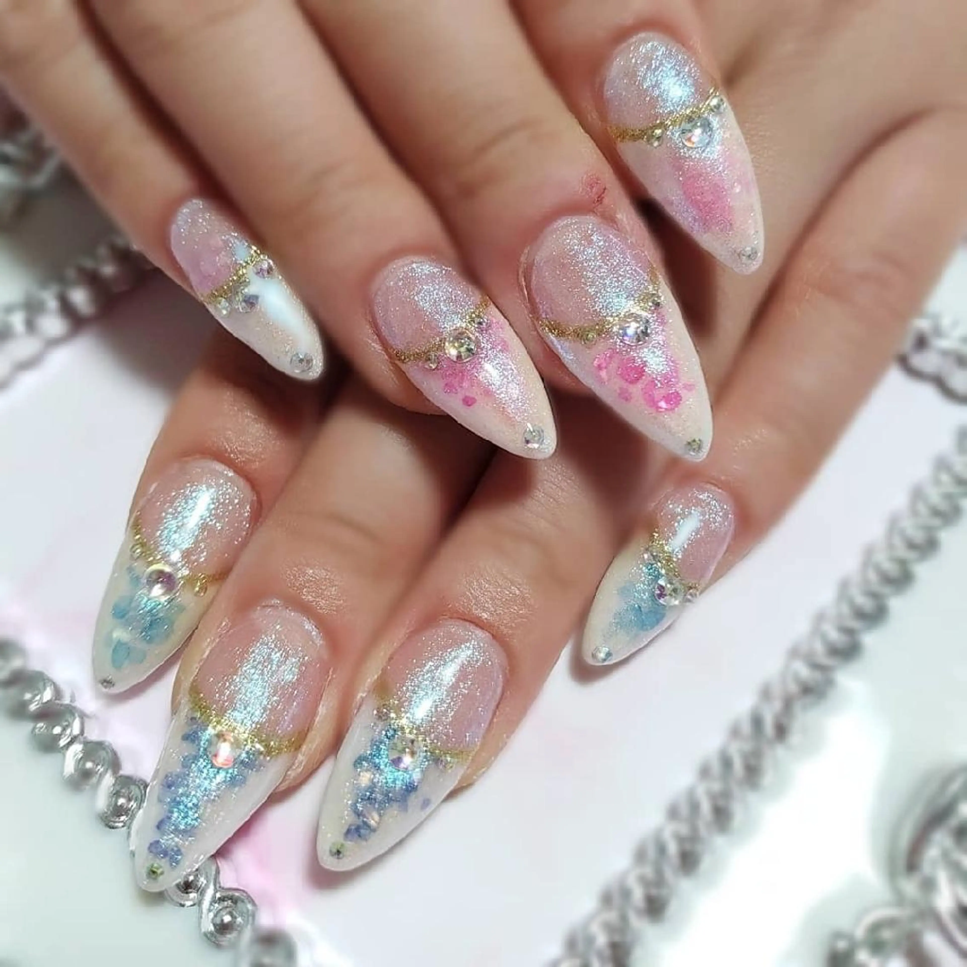 ネイル エステとネイル ローズコンフォートのネイルデザイン