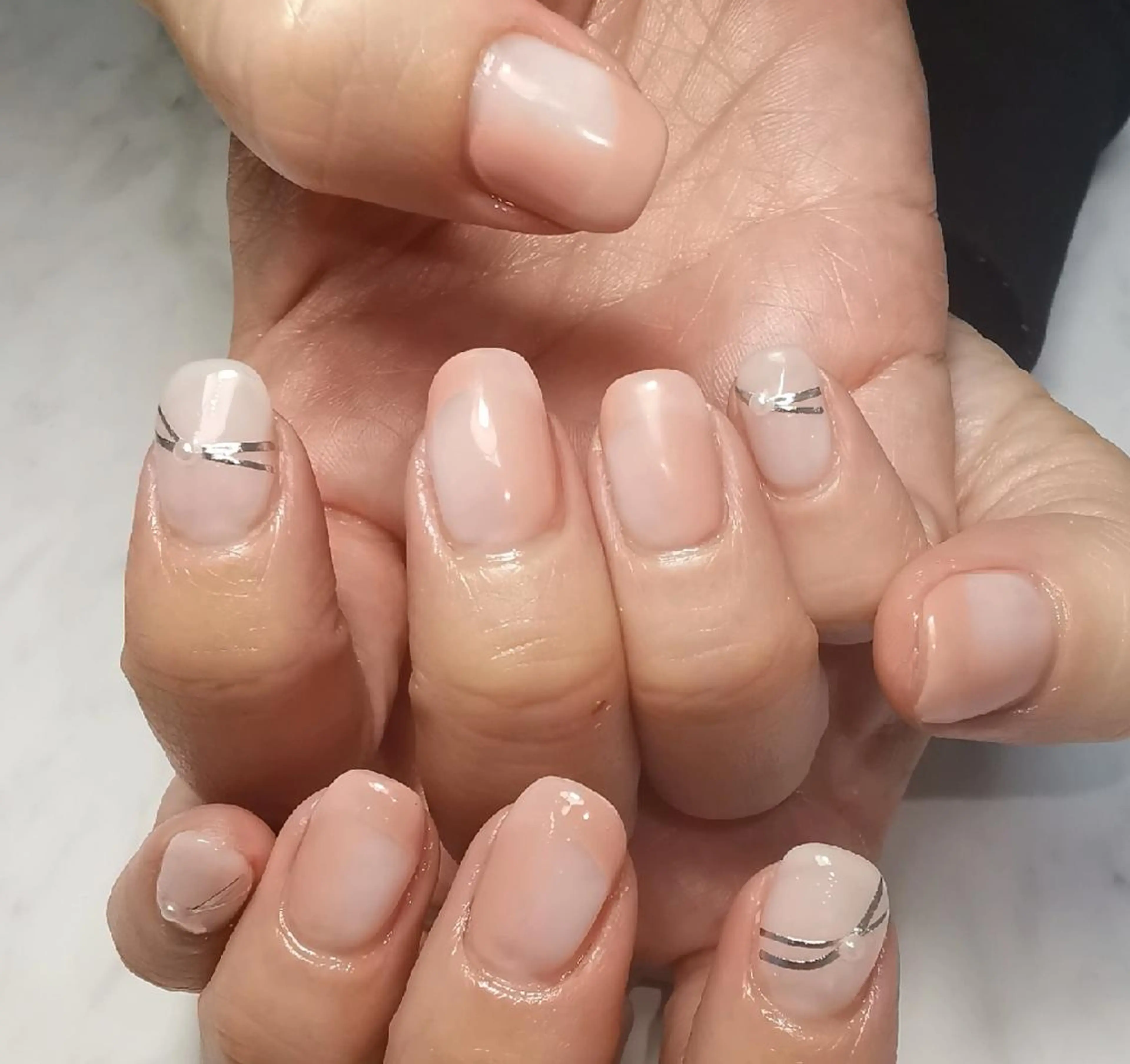 ネイル フレンチネイル オンブレフレンチ ハンドネイル reve あやののネイルデザイン
