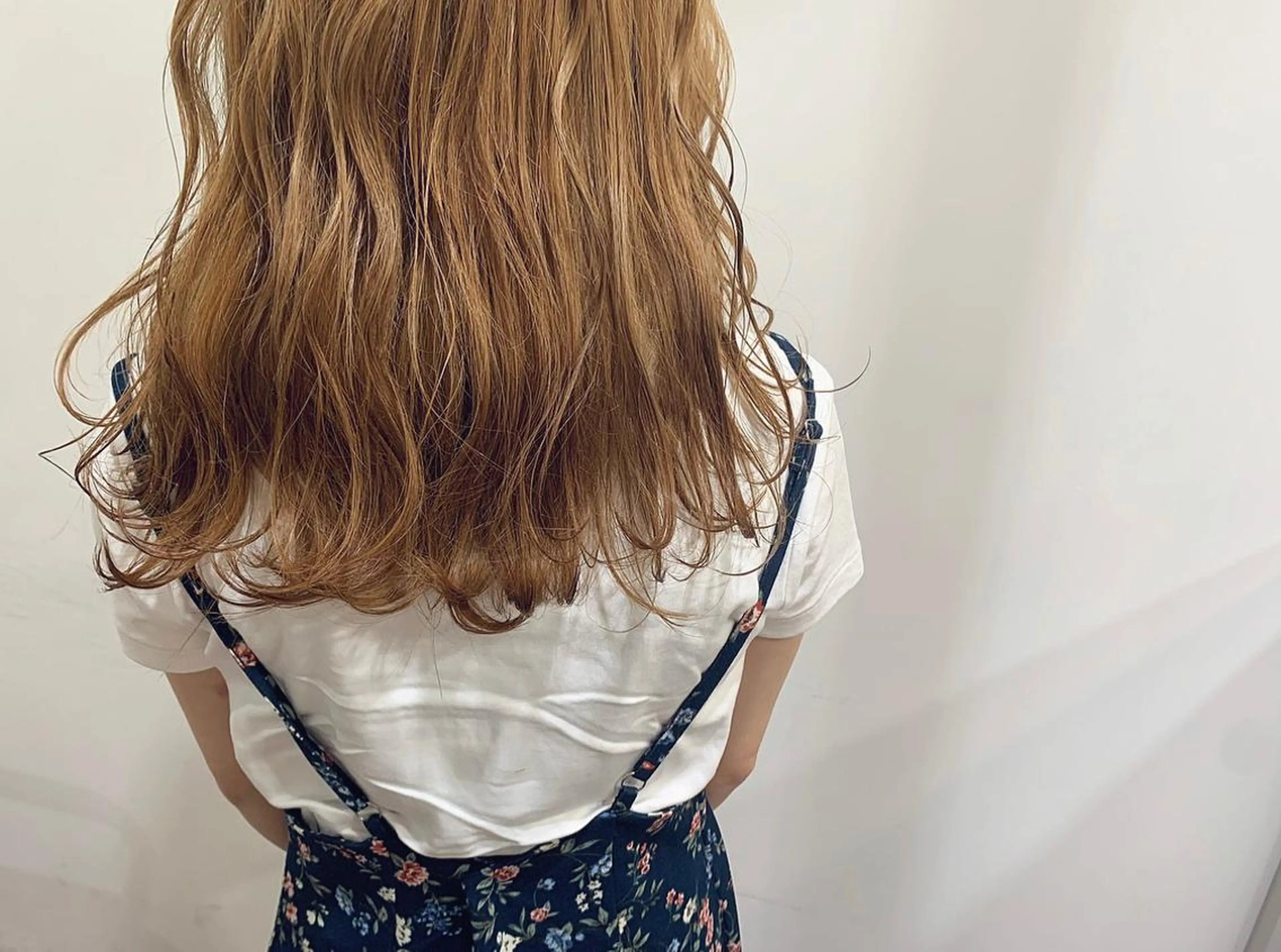 ロング カラー ヘアアレンジ ベージュカラー ブリーチ ケアブリーチ ヘアカラー たかいわ みきのヘアスタイル