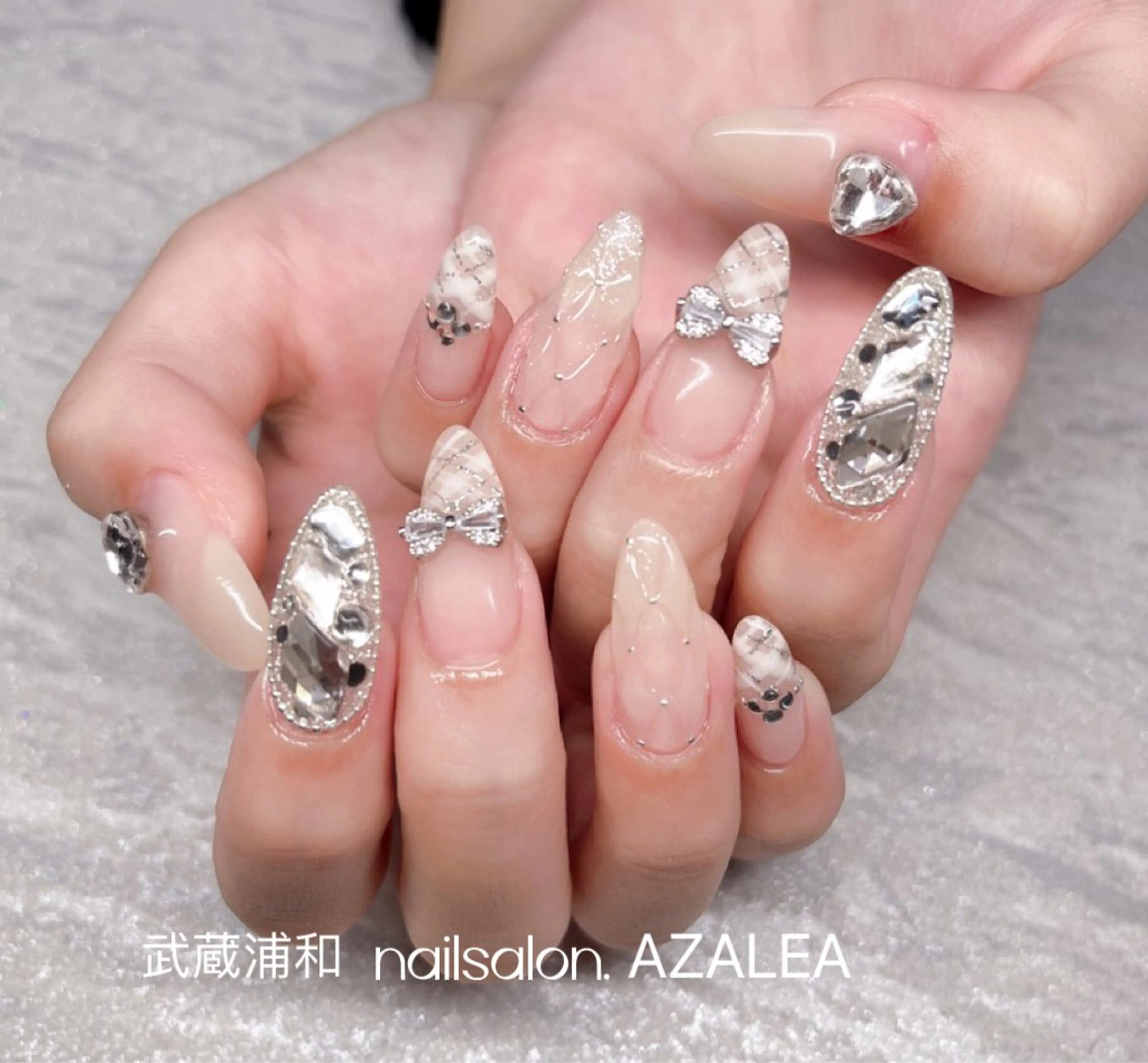 ネイル R inのネイルデザイン