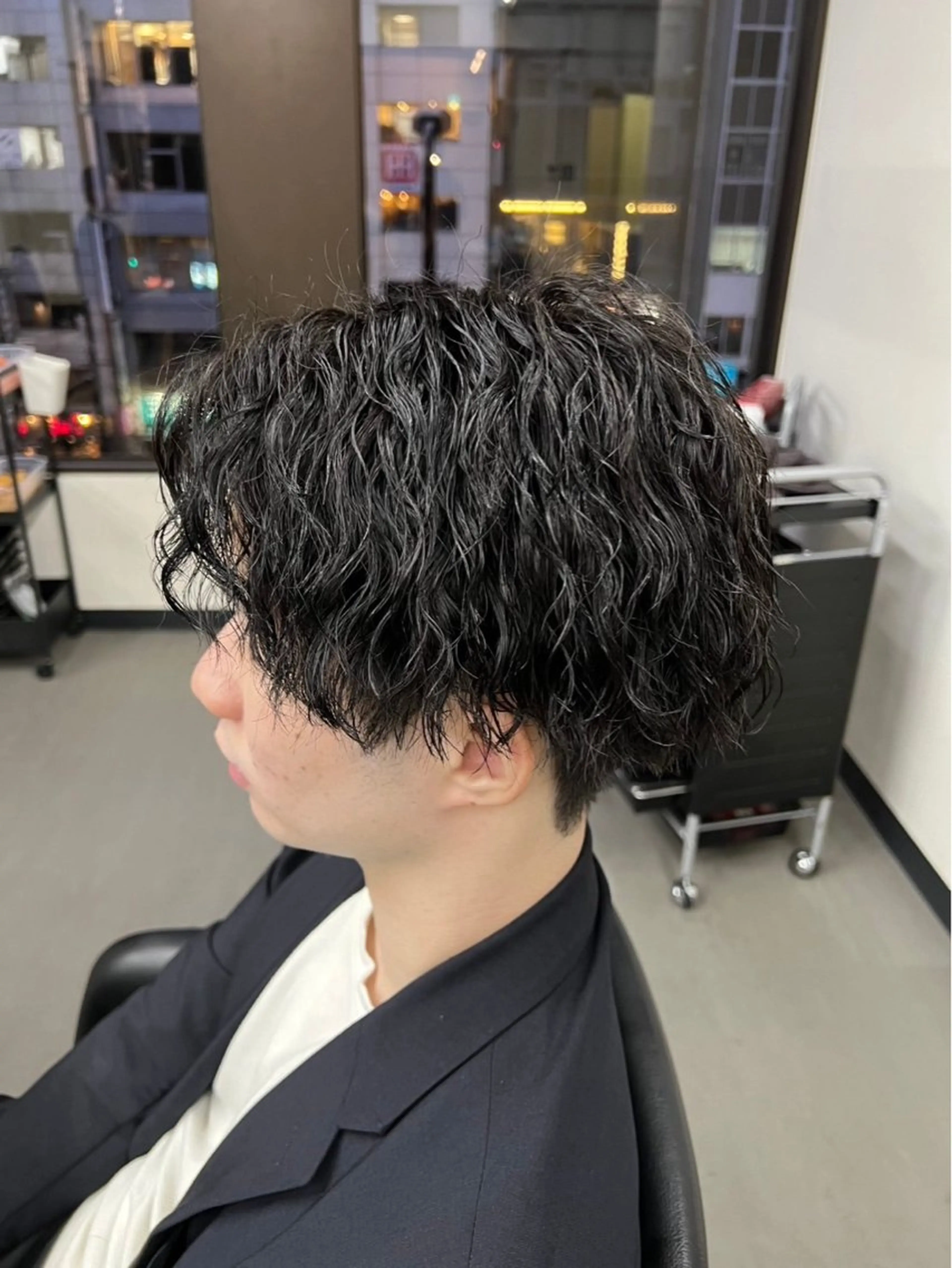 ショート パーマ メンズ センターパート マッシュ メンズパーマ ツイストスパイラルパーマ ショートヘア 渋谷／ブリーチ／ カラーモデル／はるとのヘアスタイル