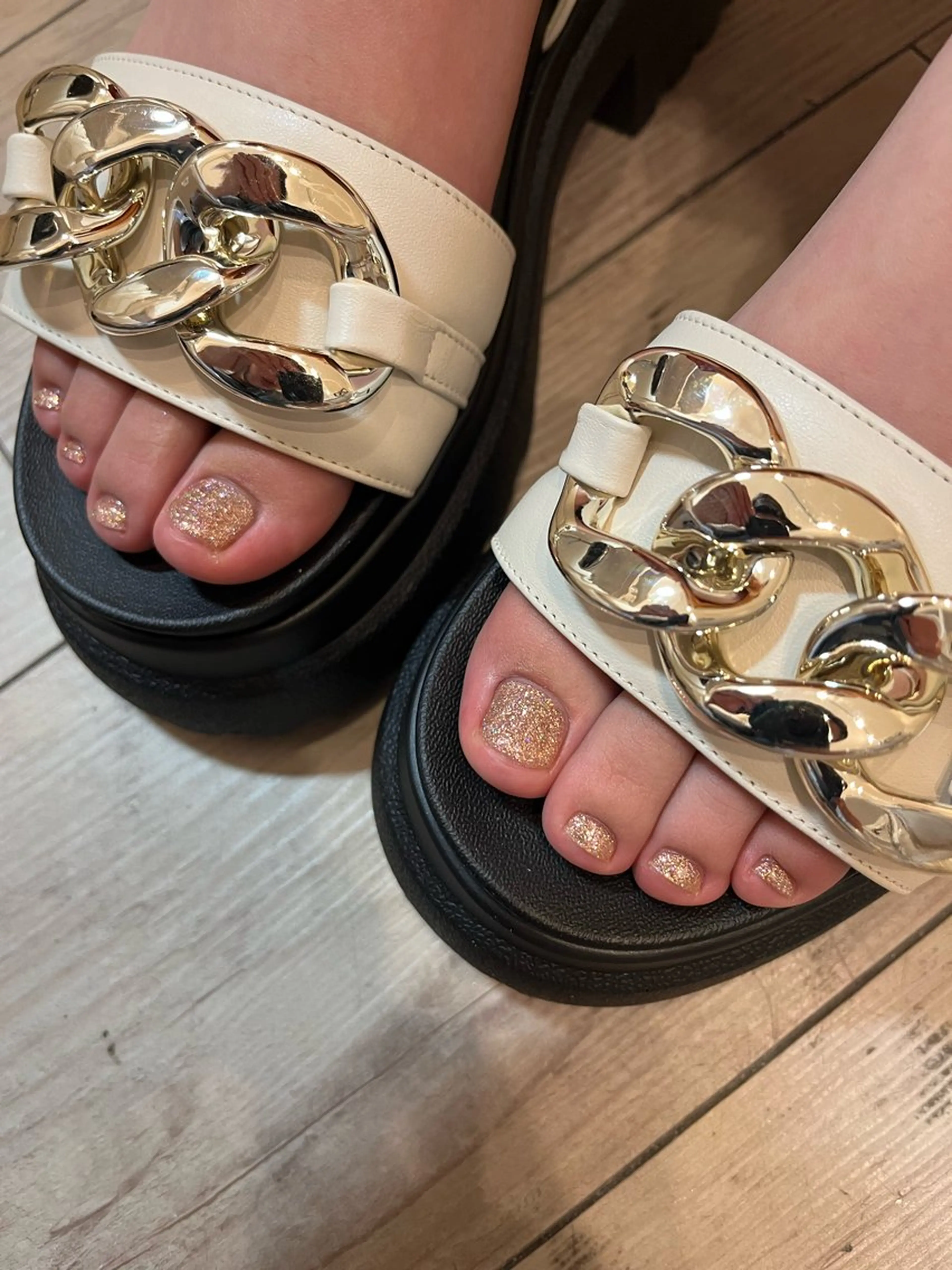 ネイル フットネイル 【LINON】 airiのネイルデザイン