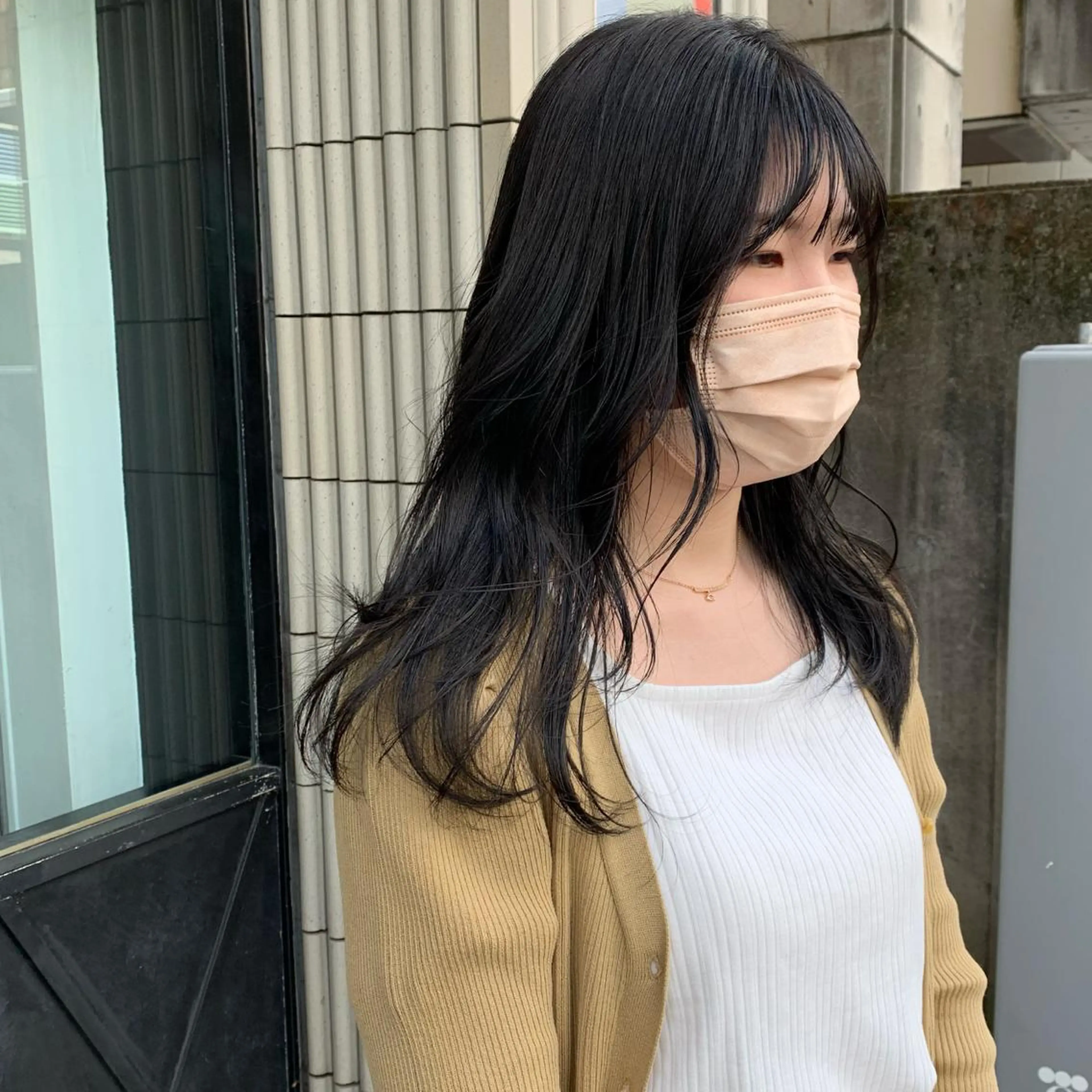 ロング カラー カット ヘアカラー SAKINO． ベージュカラーのヘアスタイル