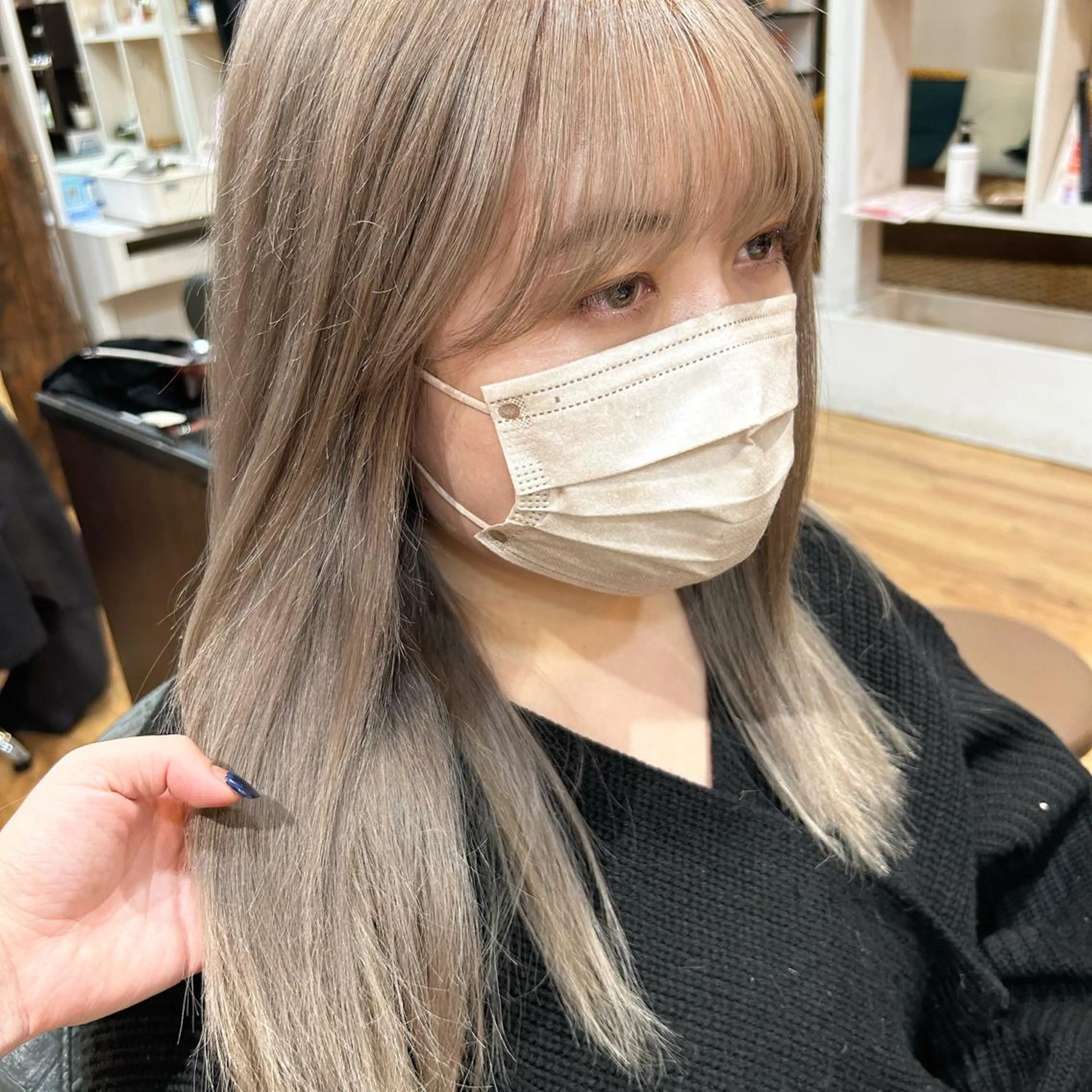 セミロング 辻 友里香のヘアスタイル