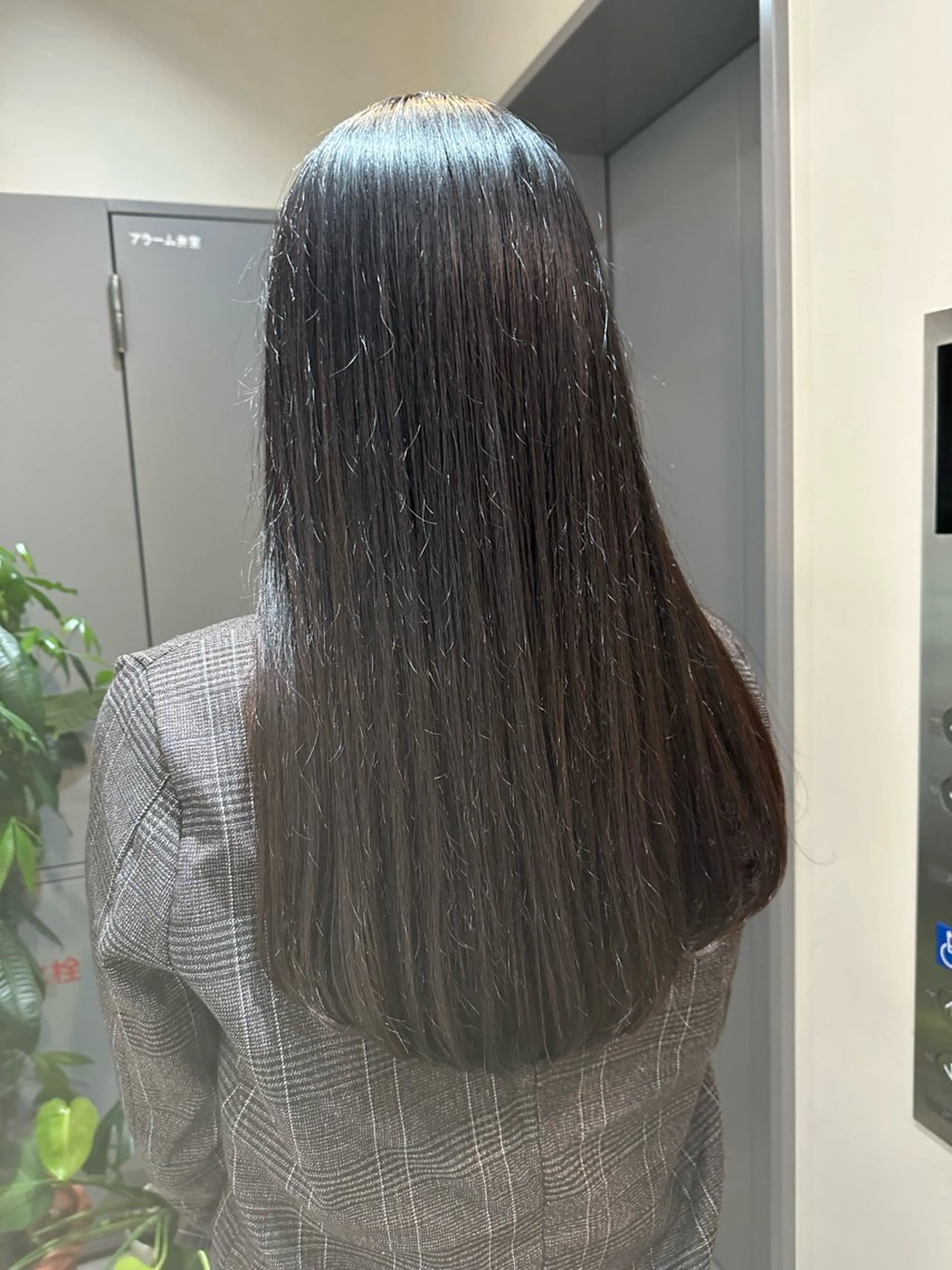 セミロング 縮毛矯正+モテカラー 🎀✨MIHOのヘアスタイル