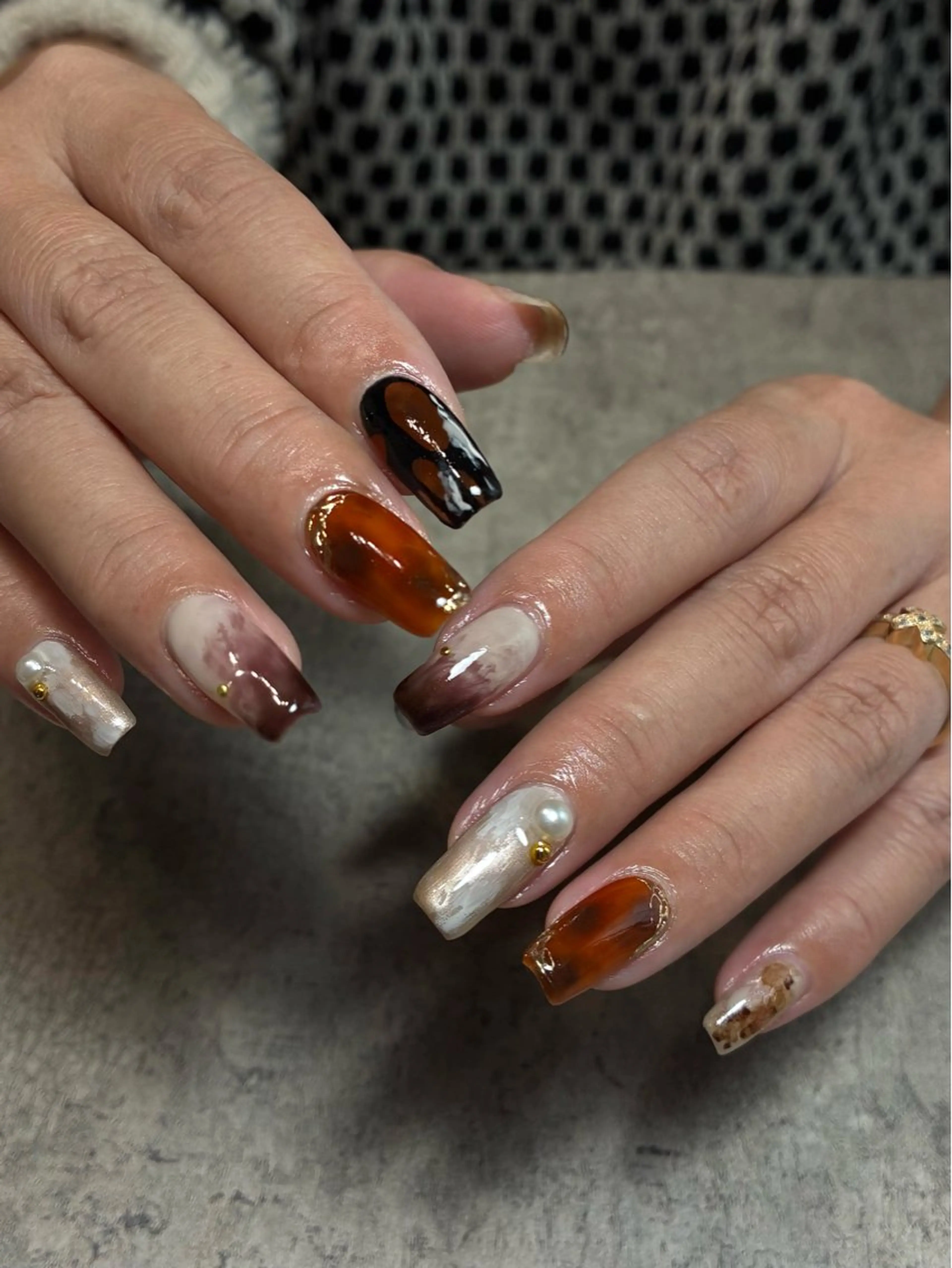 ネイル べっ甲ネイル ボルドー ブラウン ゴールド ハンドネイル nail salon Lipine 新守山のネイルデザイン