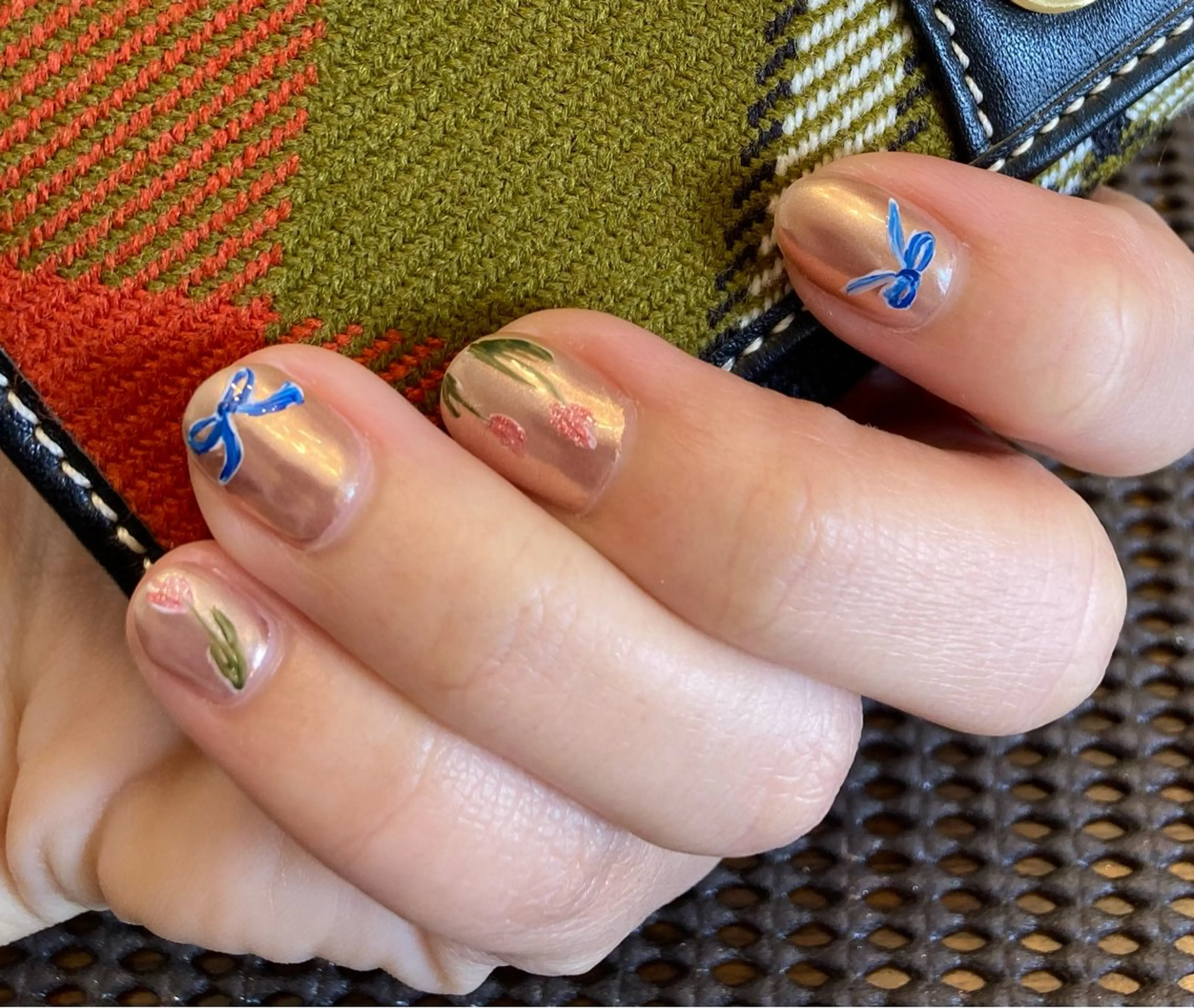 ネイル アートネイル ゴールド ミラーネイル ハンドネイル ハンドケア 爪の絵描き屋　ミテネイル所属・爪の絵描き屋 ミテネイルのネイルデザイン