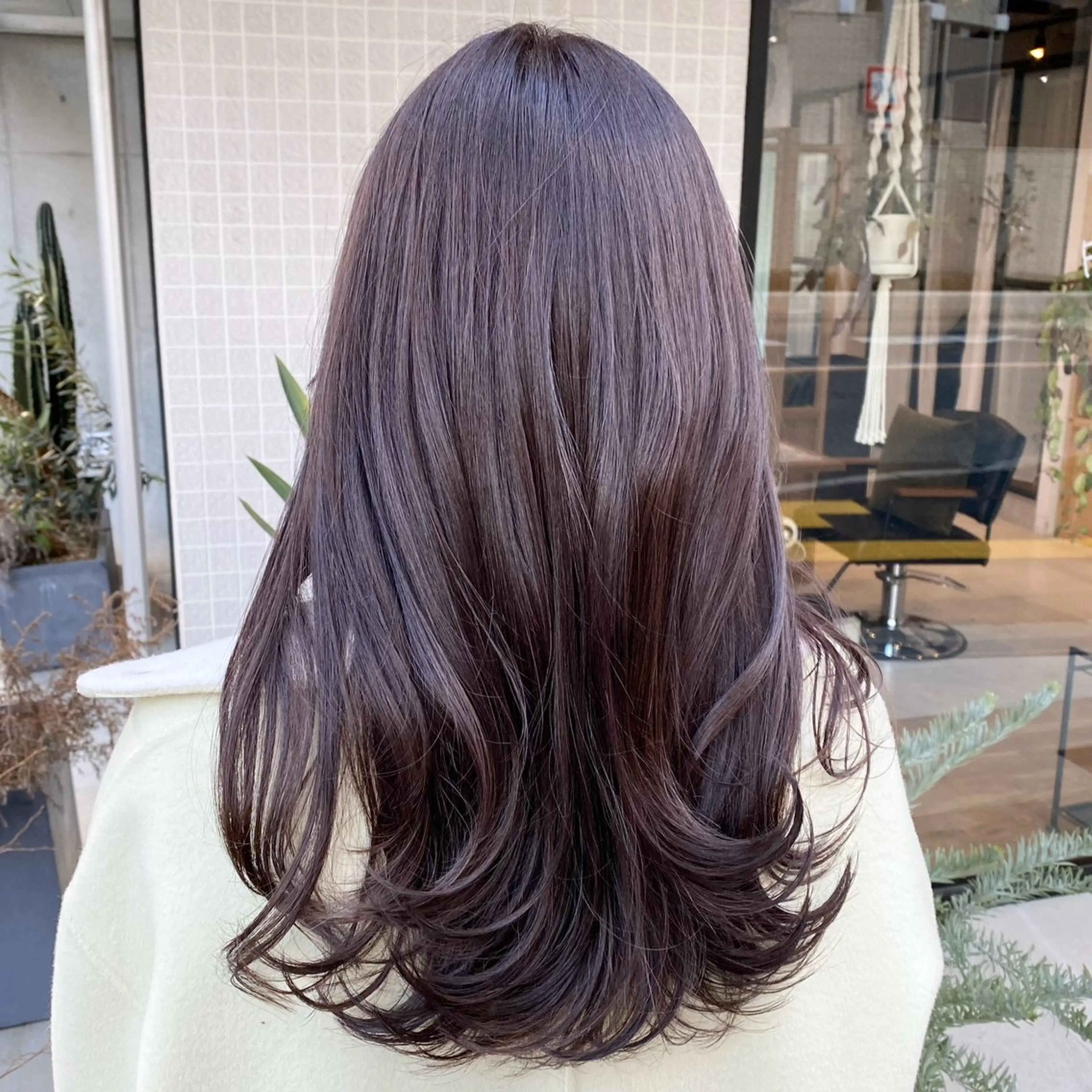 ロング カラー グレージュ ラベンダーカラー ラベンダーグレージュ ラベンダーグレー 烏丸/顔周りカット/ くびれヘア/奈実のヘアスタイル