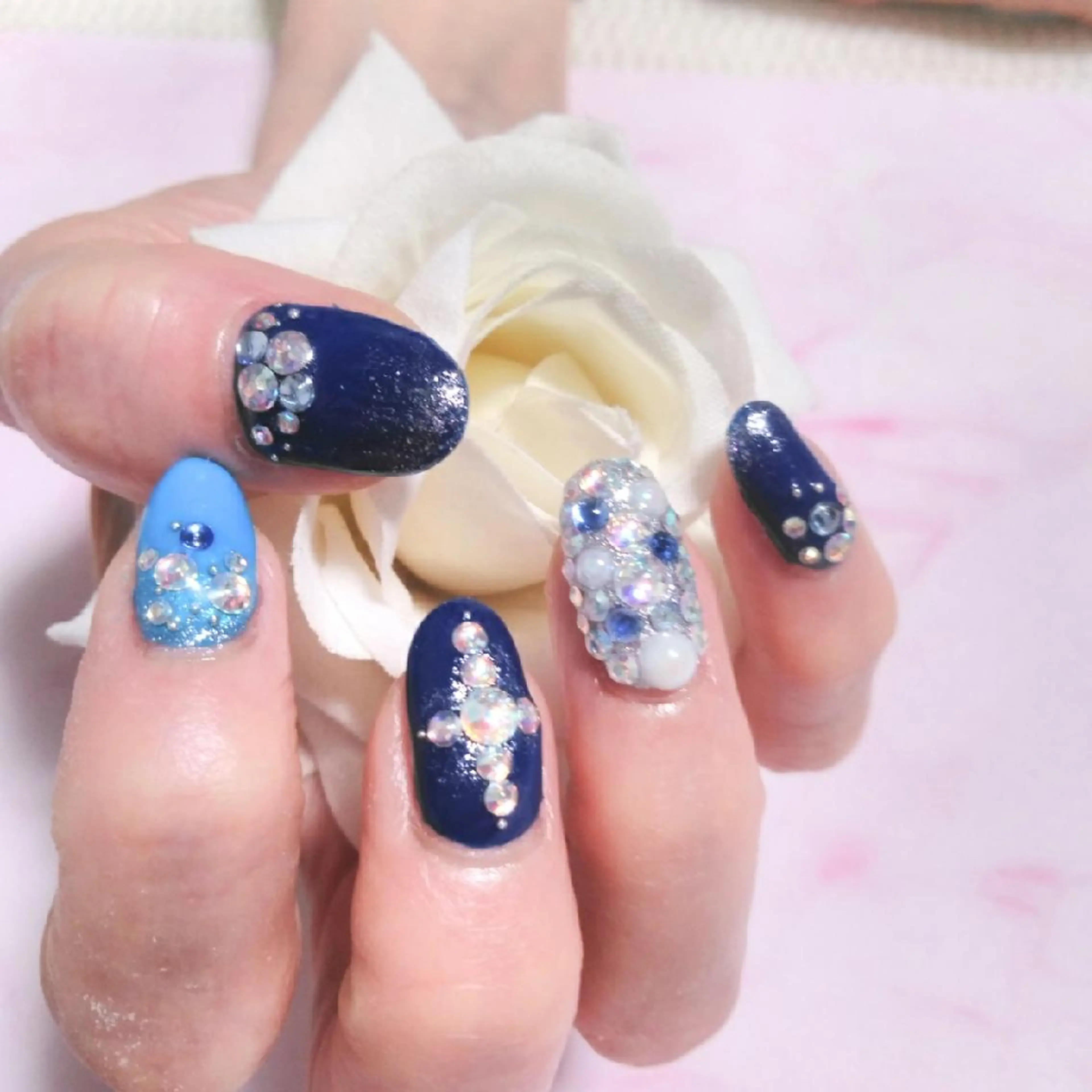 ネイル エステとネイル ローズコンフォートのネイルデザイン