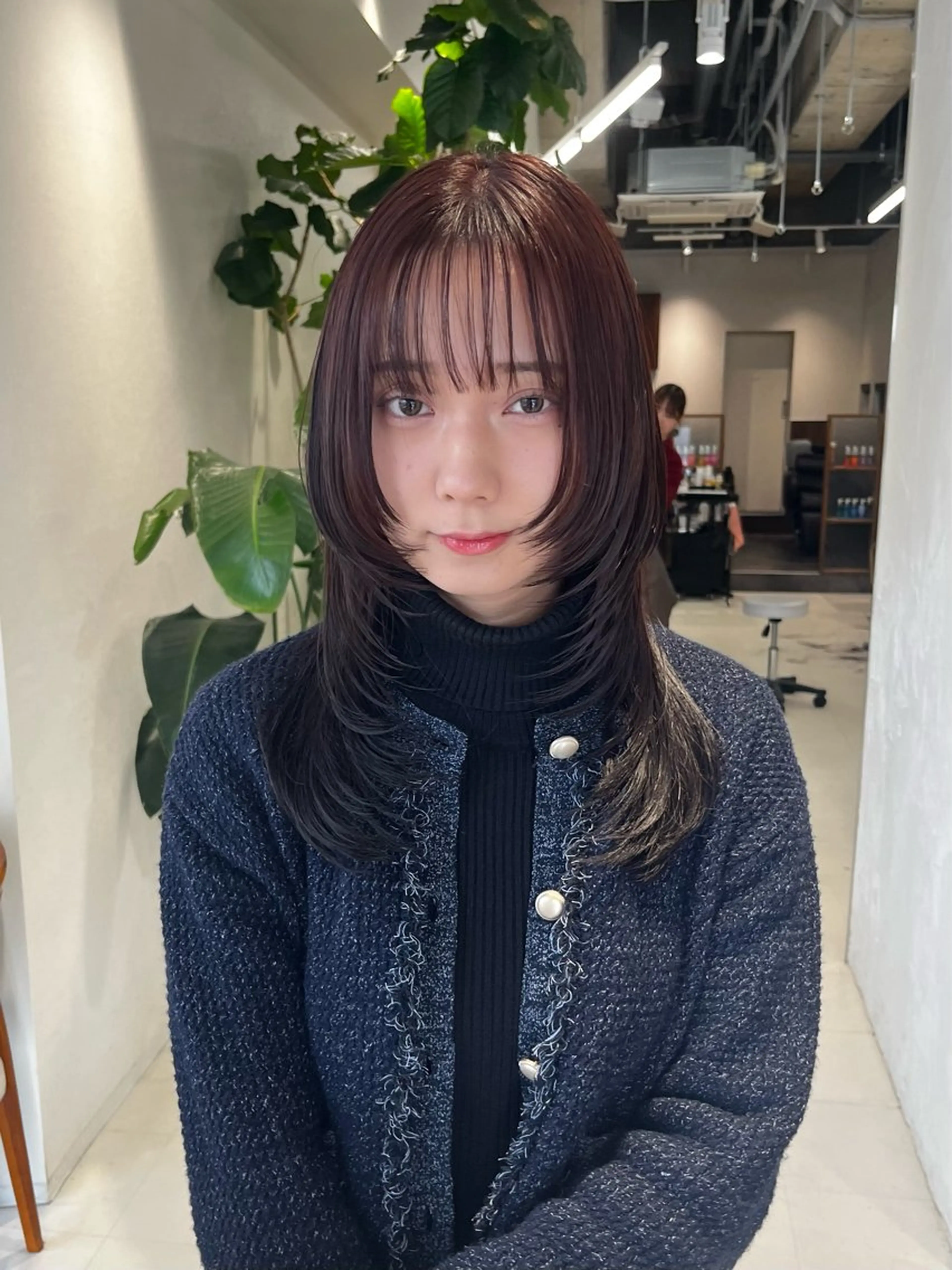 セミロング カラー ブラウンカラー ラベンダーカラー ラベンダーブラウン レイヤーカット レイヤーカット/ブラ ウンカラー/河野凜のヘアスタイル