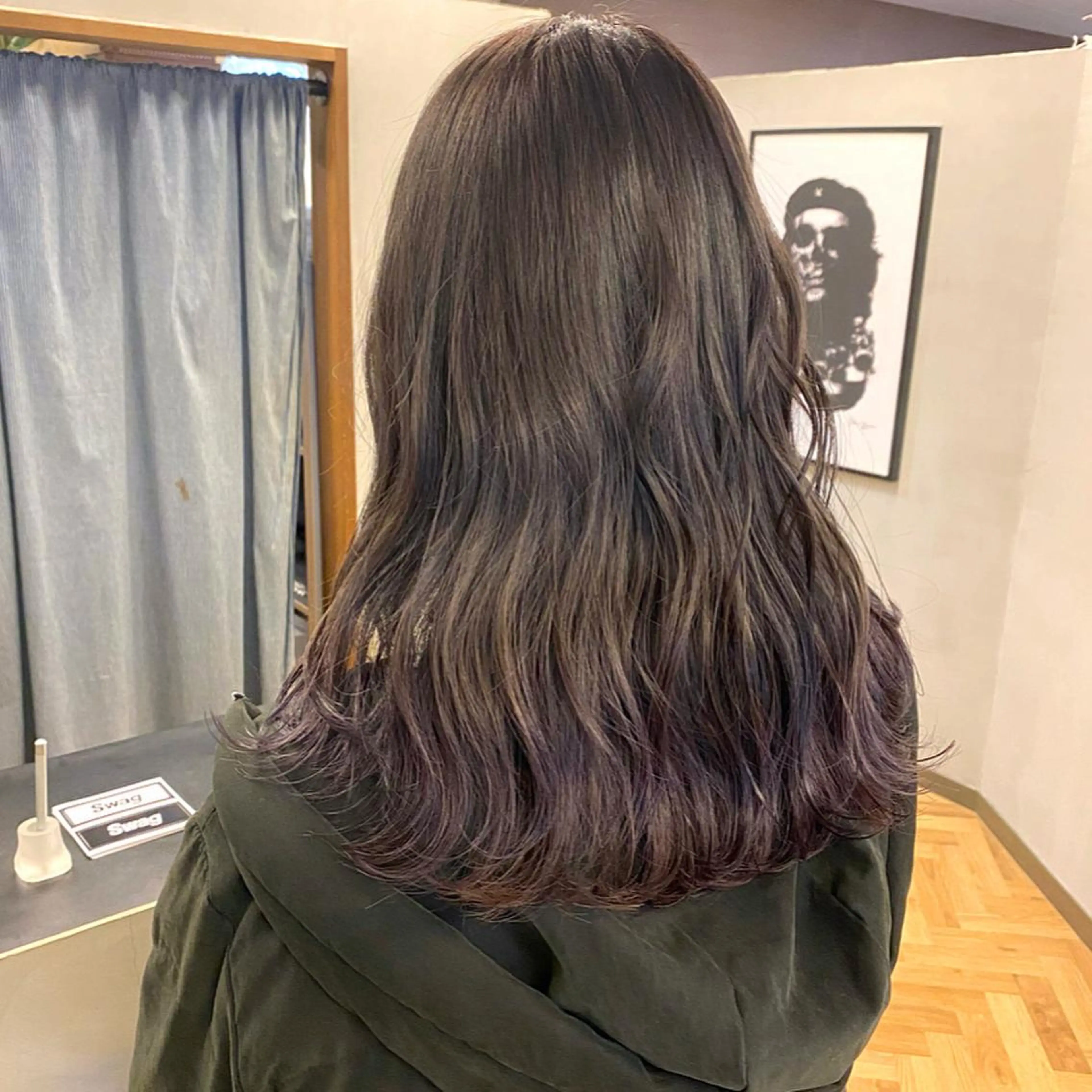 セミロング カラー ブリーチ グレージュ ラベンダーカラー 前川 朋香のヘアスタイル