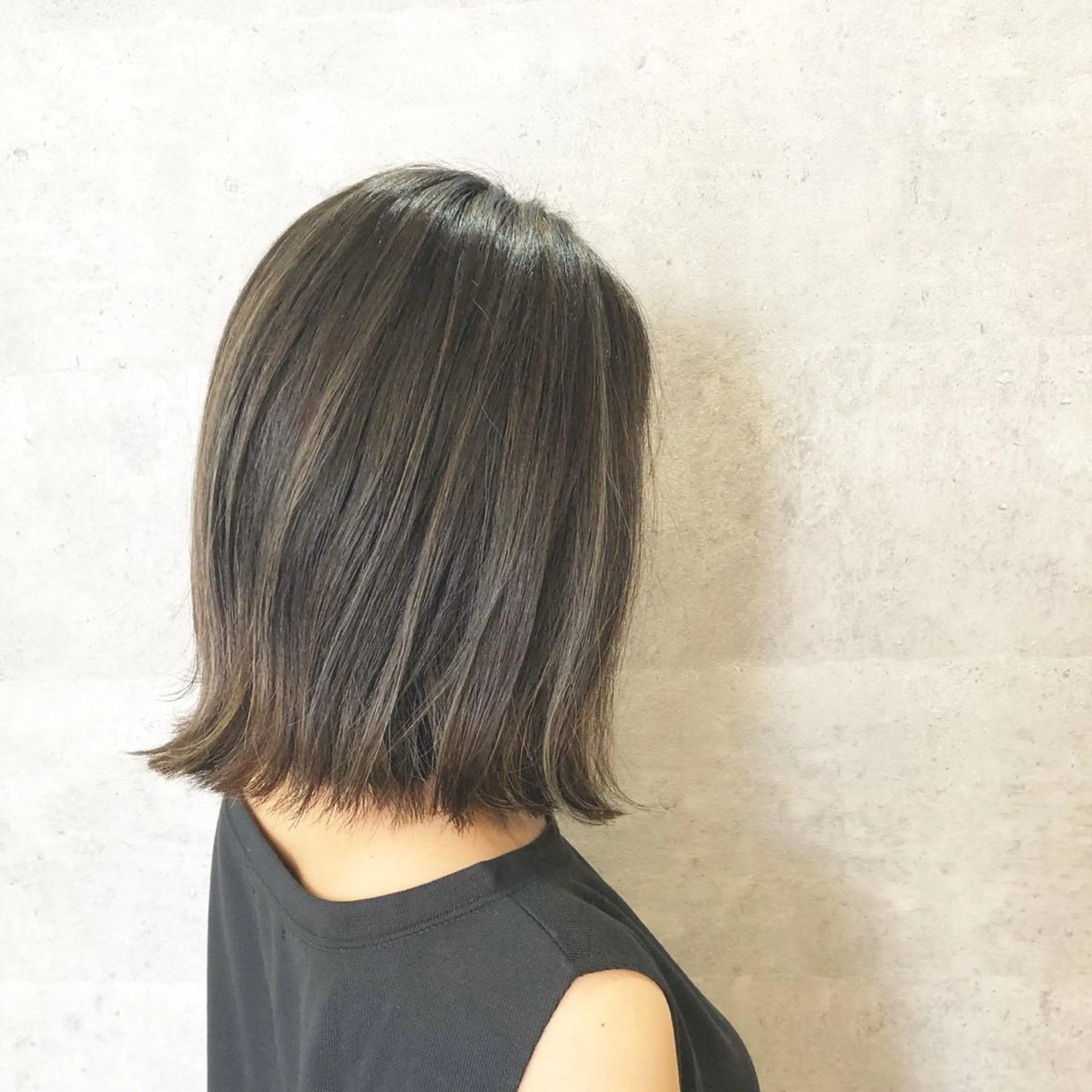 ミディアム カラー グレージュ ハイライトカラー ハイライト 髪質改善で 憧れの潤艶美髪にのヘアスタイル