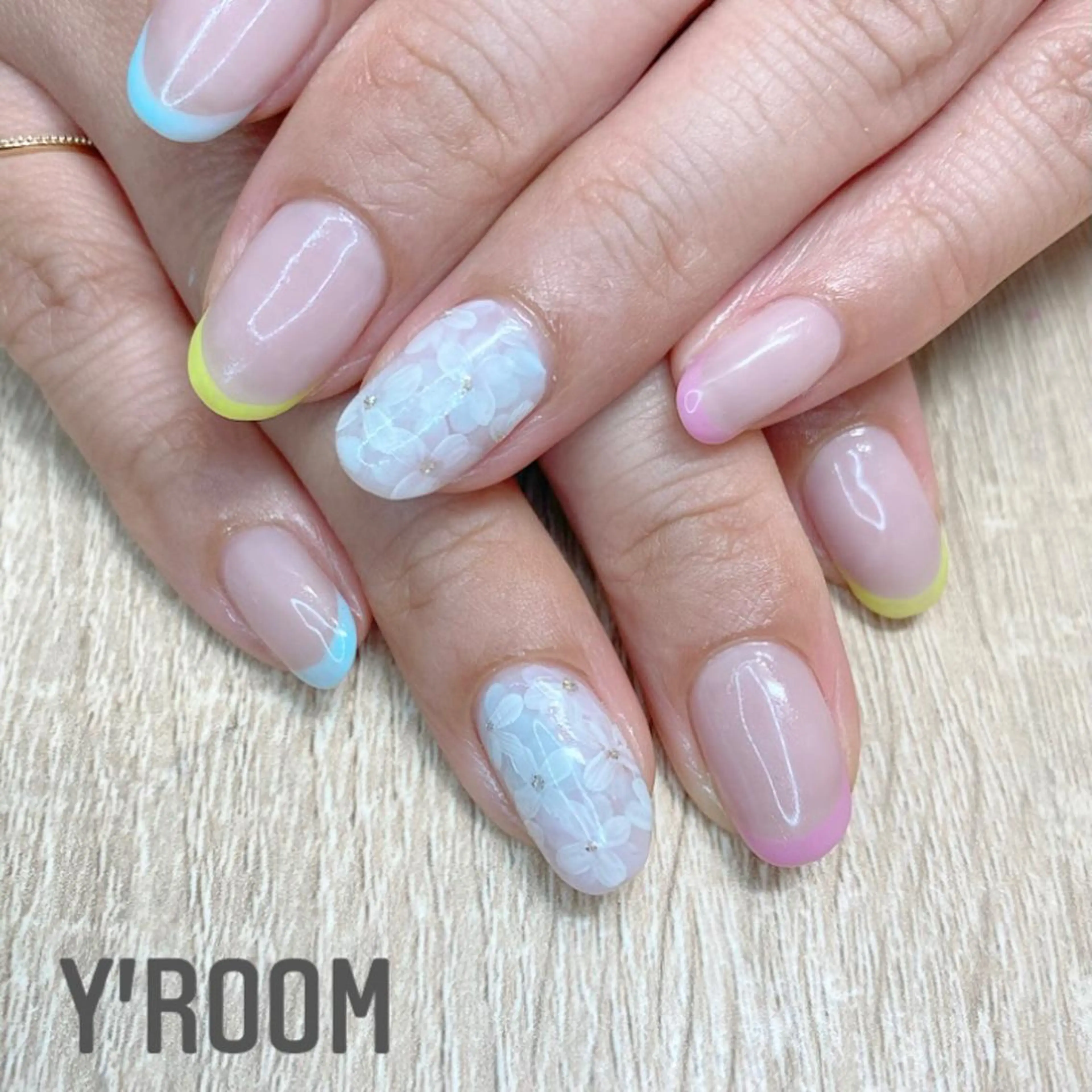 ネイル オーロラネイル フラッシュネイル フットネイル ジェルネイル 氷ネイル・うるうるネイル ハンドネイル YUKA （ネイリスト）のネイルデザイン