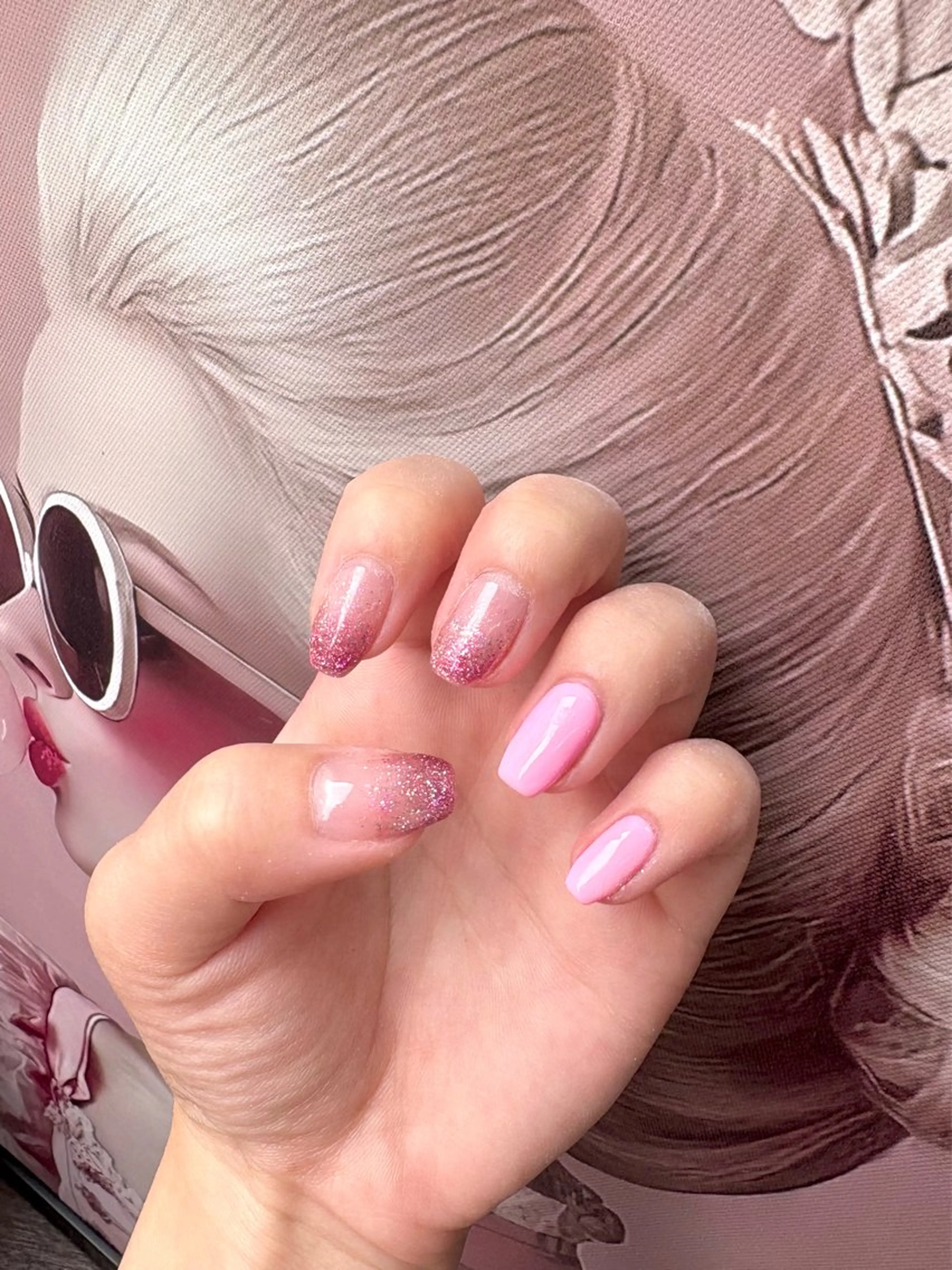 ネイル グラデーション ラメ(グリッター) ラメグラデーション ワンカラーネイル ピンク ハンドネイル KITTY ໒ ᩧ꒱Harukaのネイルデザイン