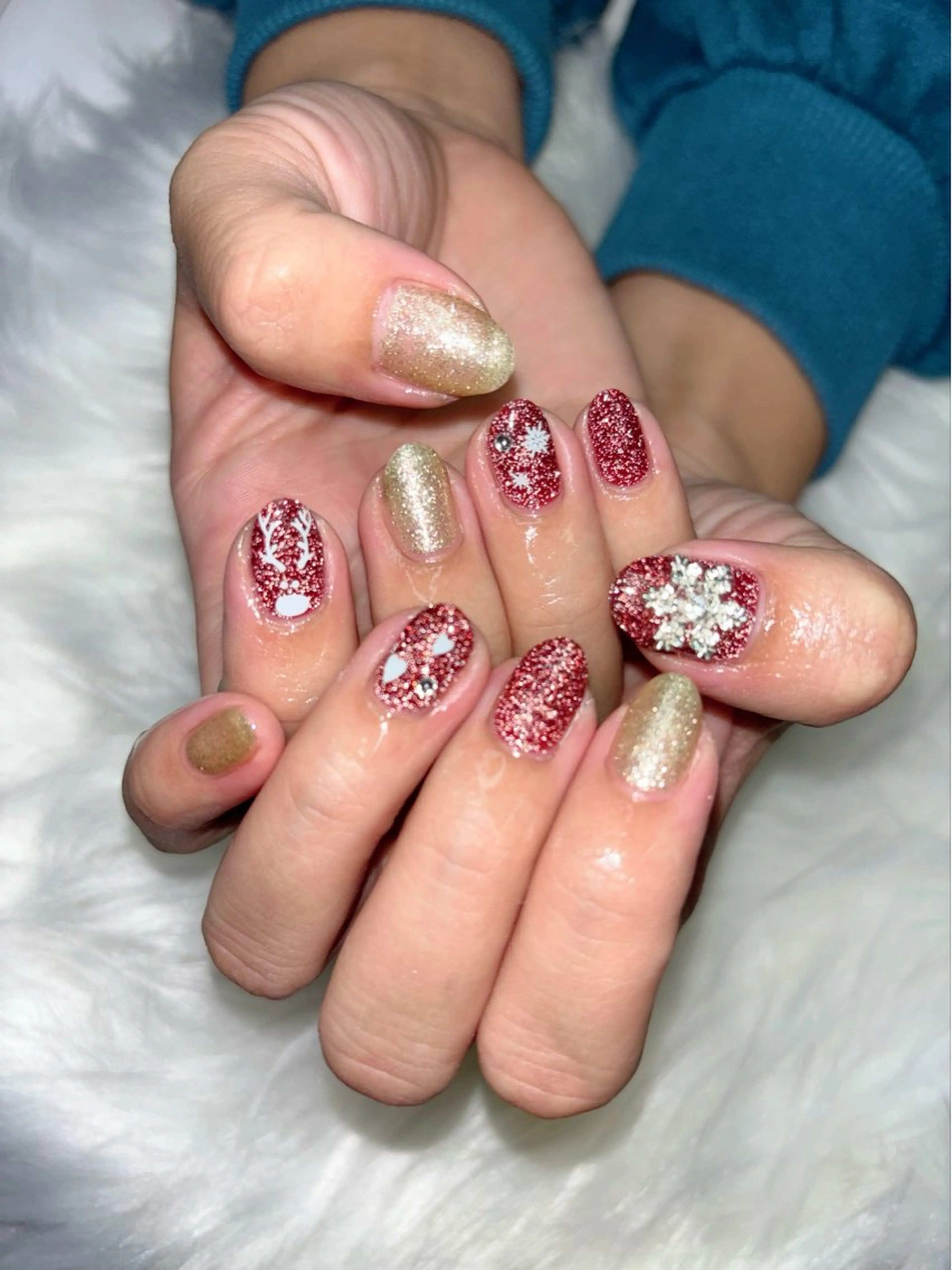 ネイル フラッシュネイル ジェルネイル ゴールド キラキラネイル 冬ネイル ハンドネイル M Hのネイルデザイン