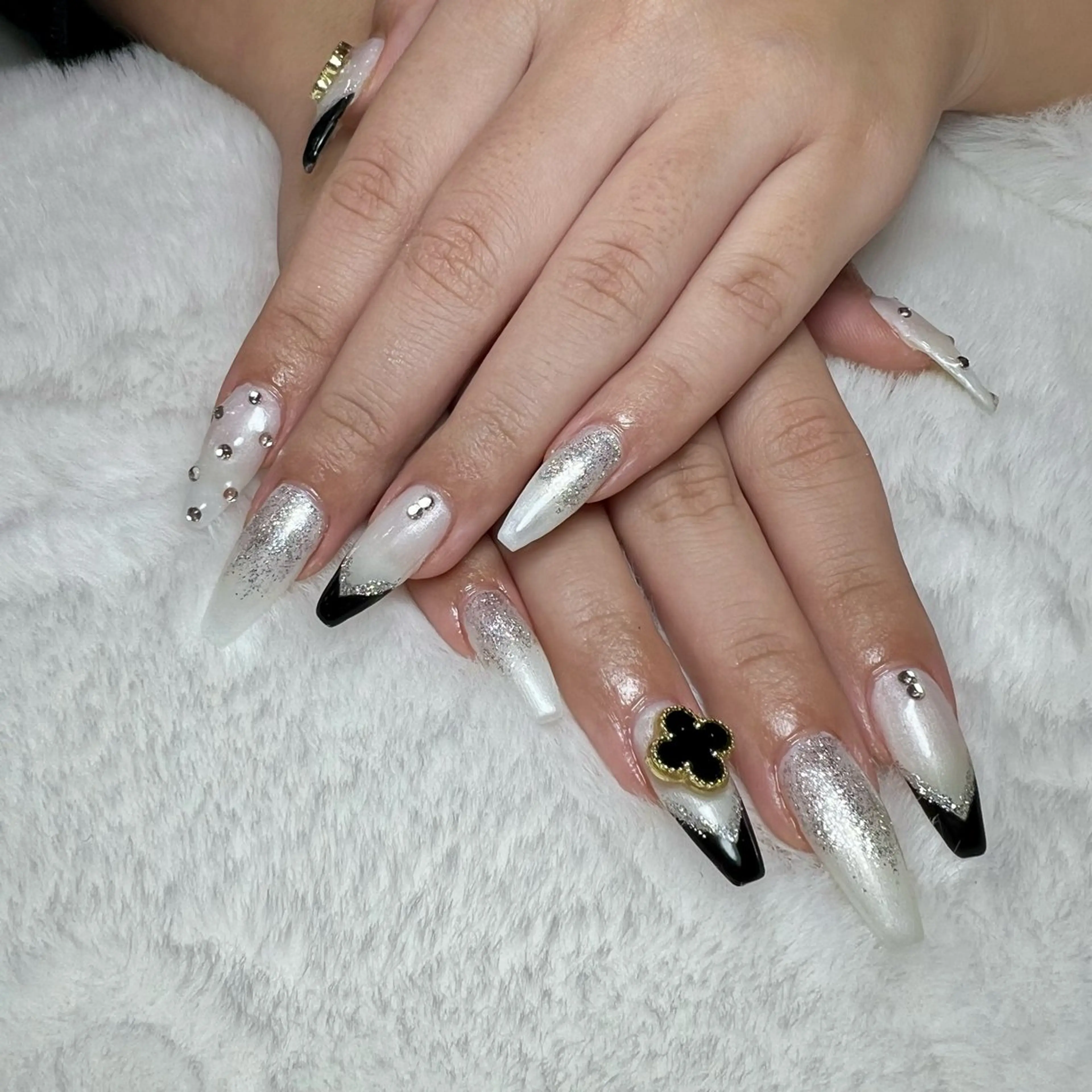 ネイル アートネイル フラッシュネイル フレンチネイル ジェルネイル ガラスフレンチ share. yurieのネイルデザイン