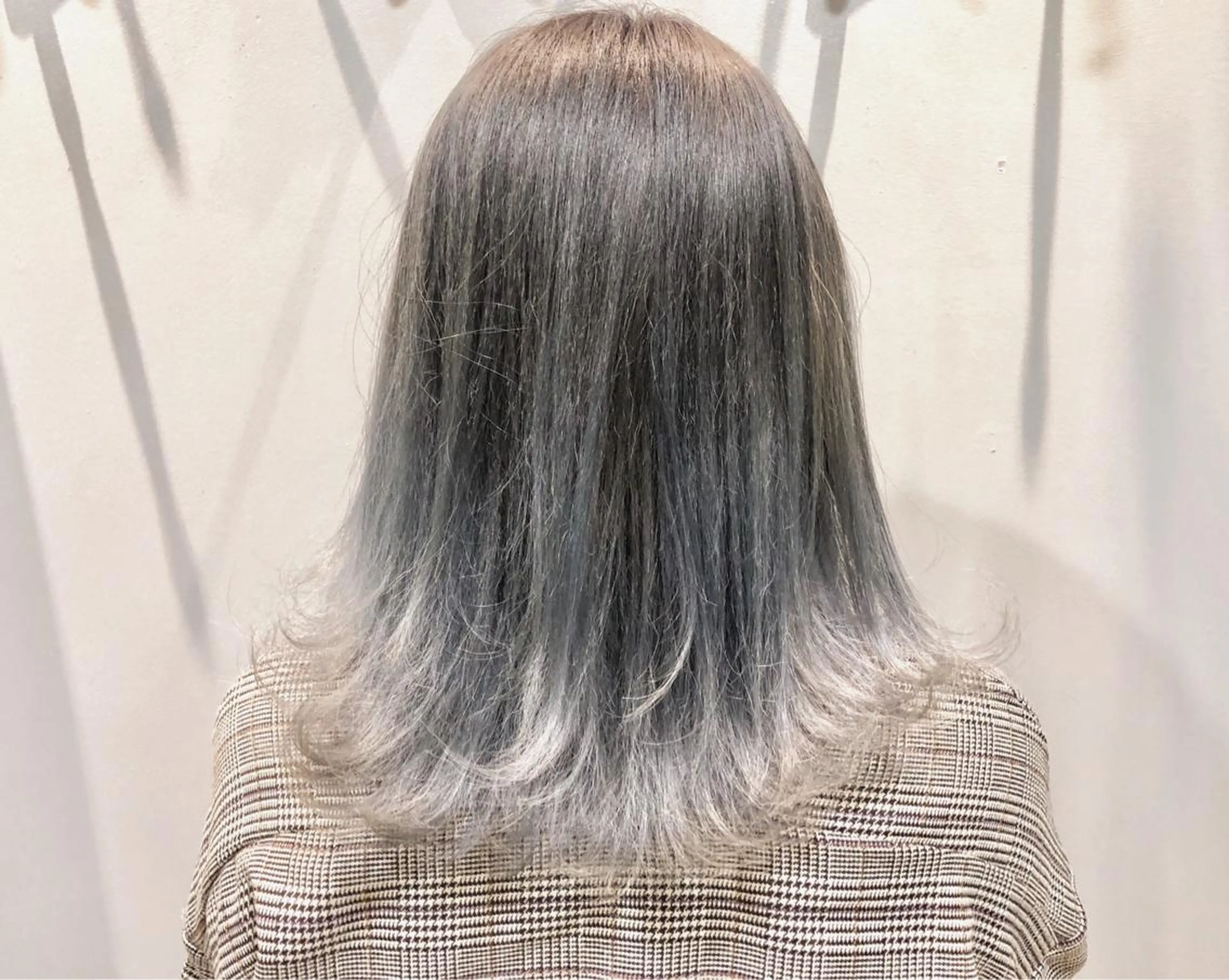 セミロング カラー VIRETTA 【ヴィレッタ】のヘアスタイル