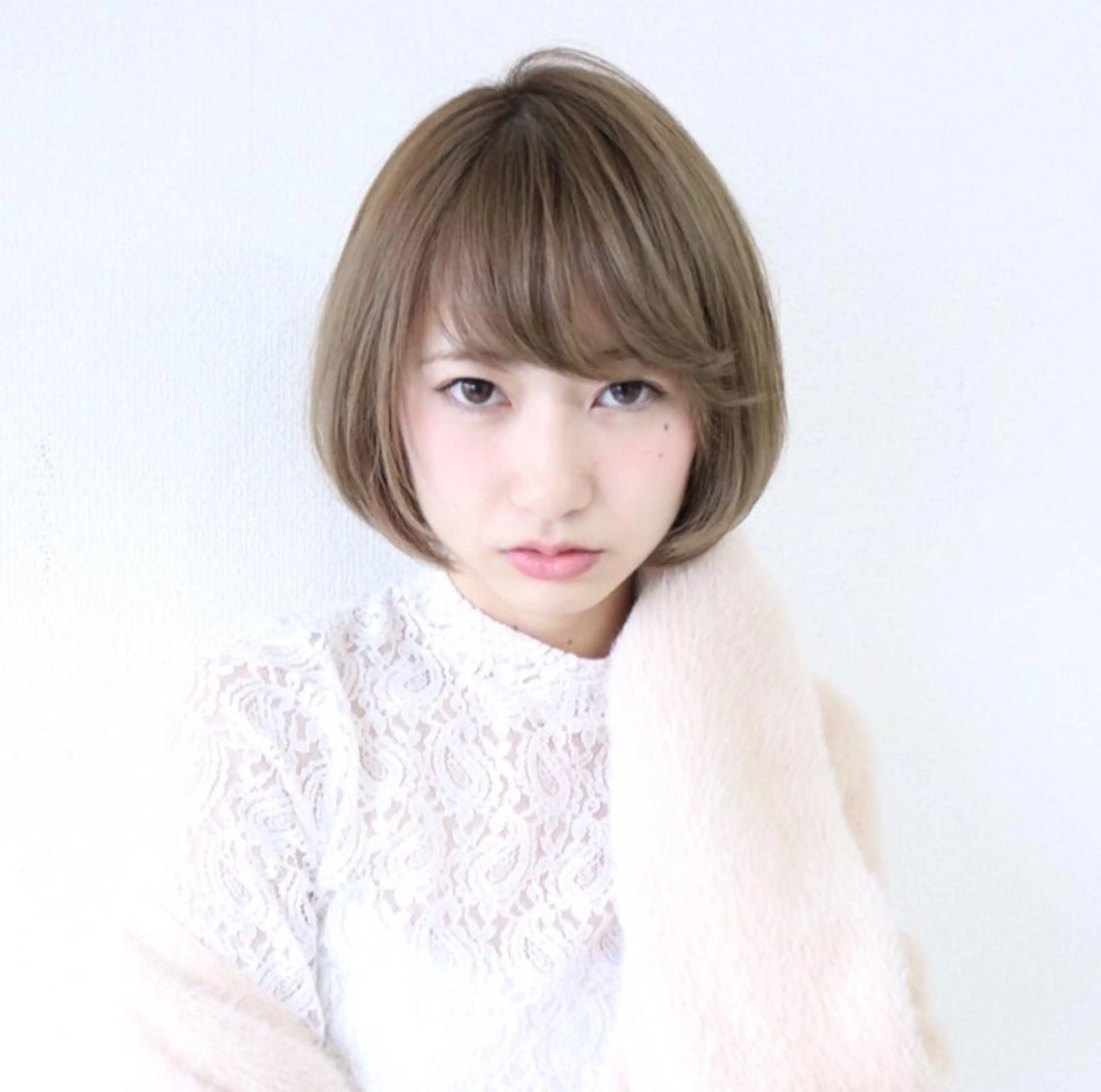 ショート カラー グレージュ ハイトーンカラー ハイトーングレージュ 統括ディレクター kuriのヘアスタイル