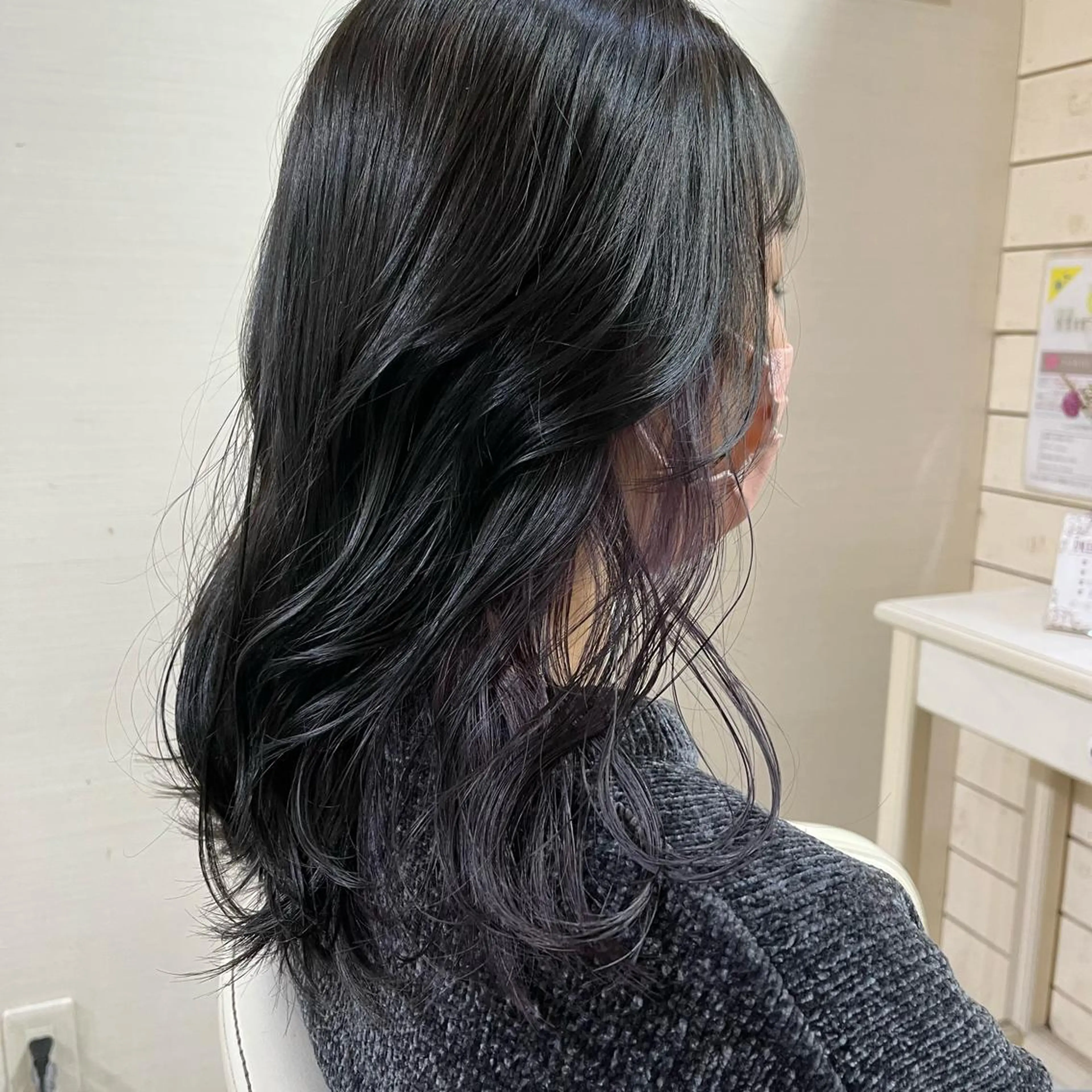 セミロング カラー 黒髪 ブルーカラー ブルーブラック ブルーラベンダー インナーカラー カラー職人 なかもと たつひろのヘアスタイル