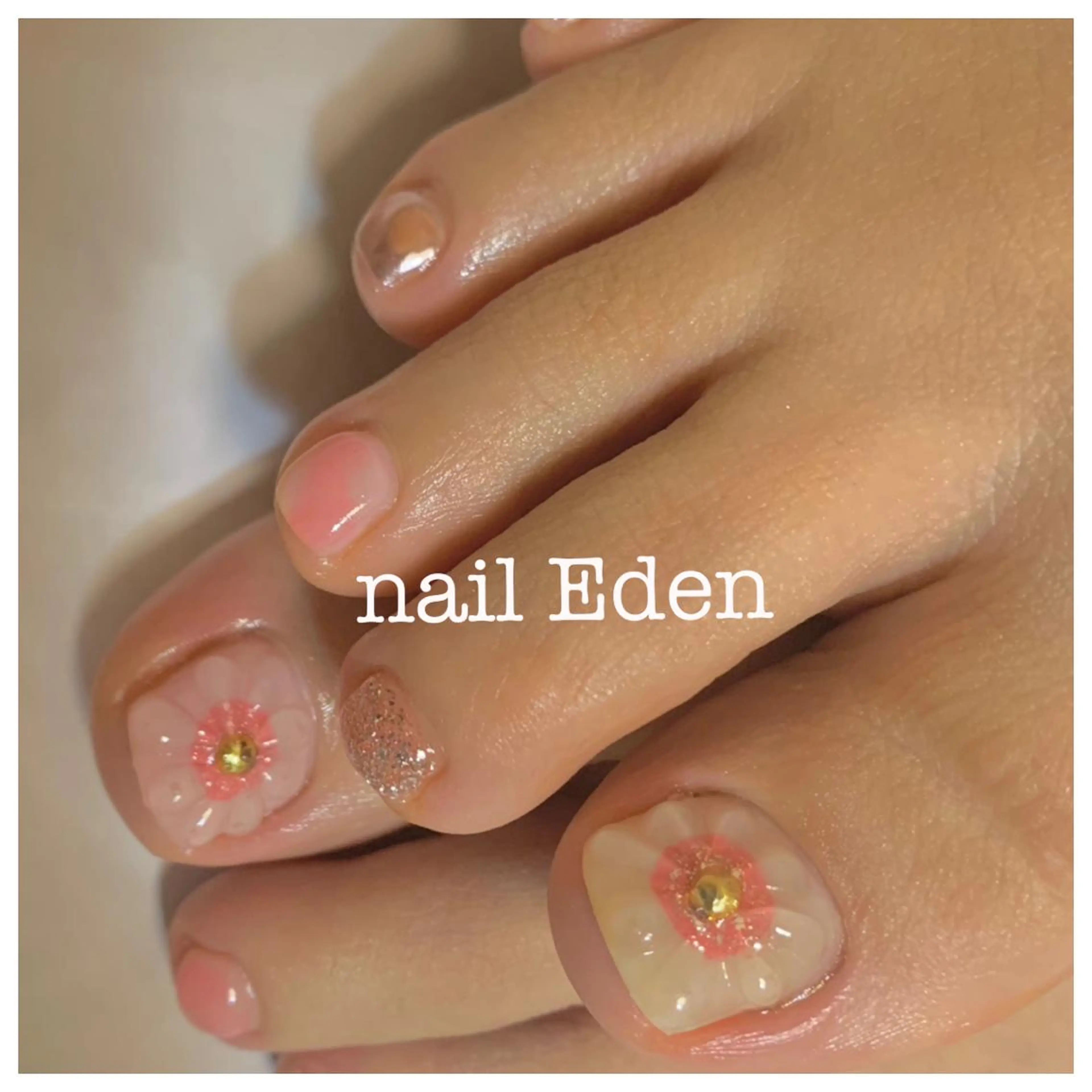 ネイル フラワーネイル 持ち込み ぷっくりネイル Eden ♾️のネイルデザイン