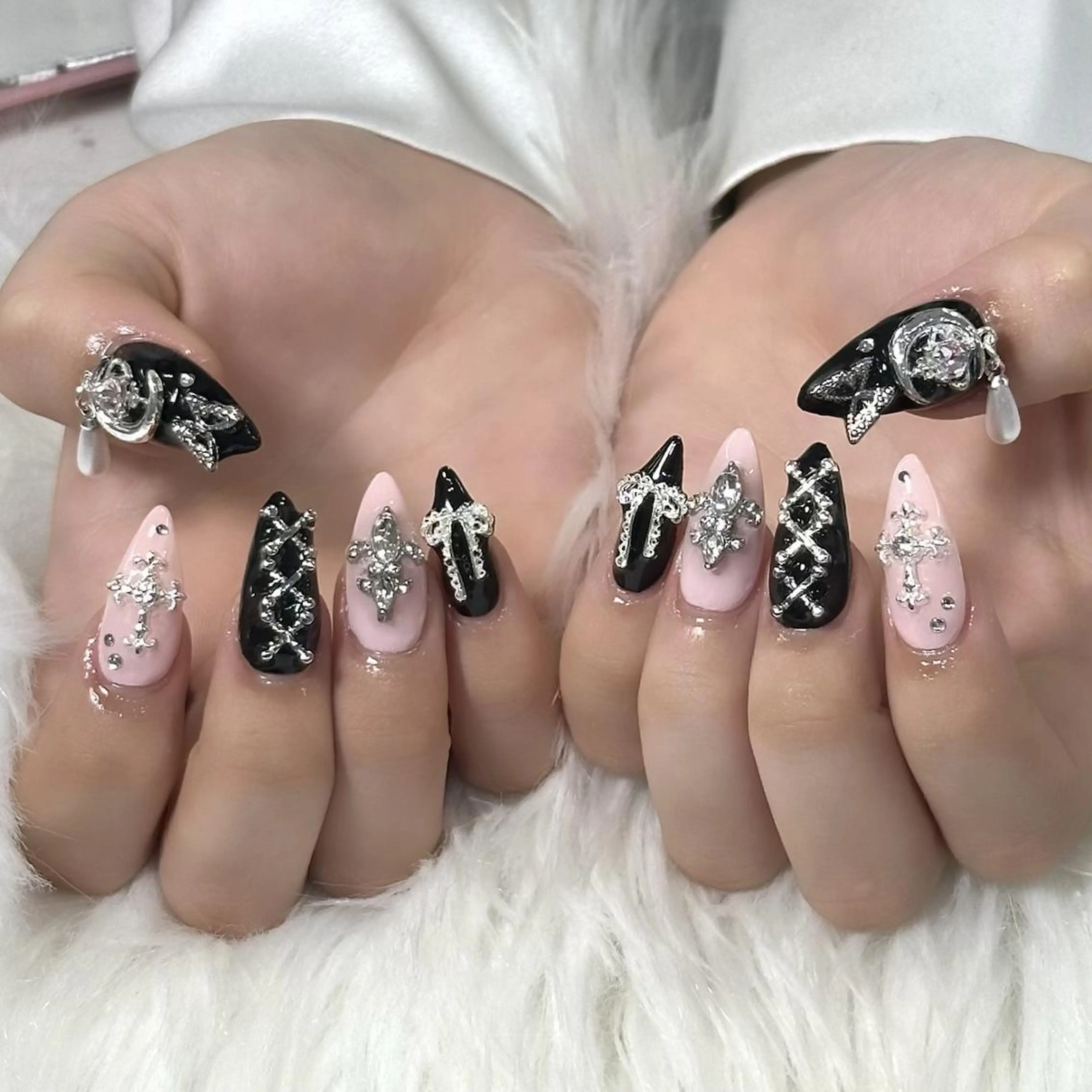 ネイル ❤️💛REBEST 京橋　nailのネイルデザイン