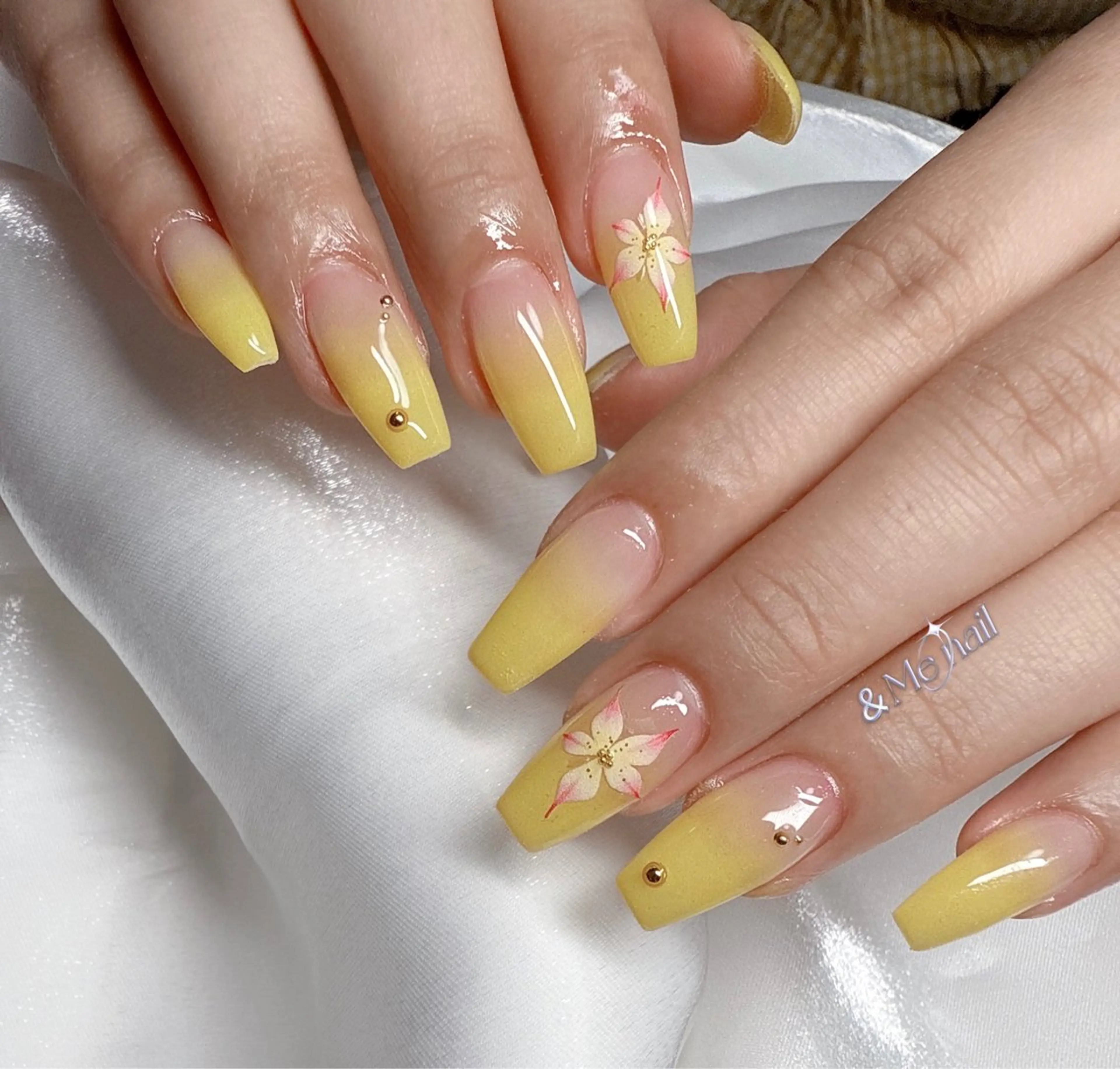 ネイル ハンドネイル &ME ネイルサロンのネイルデザイン