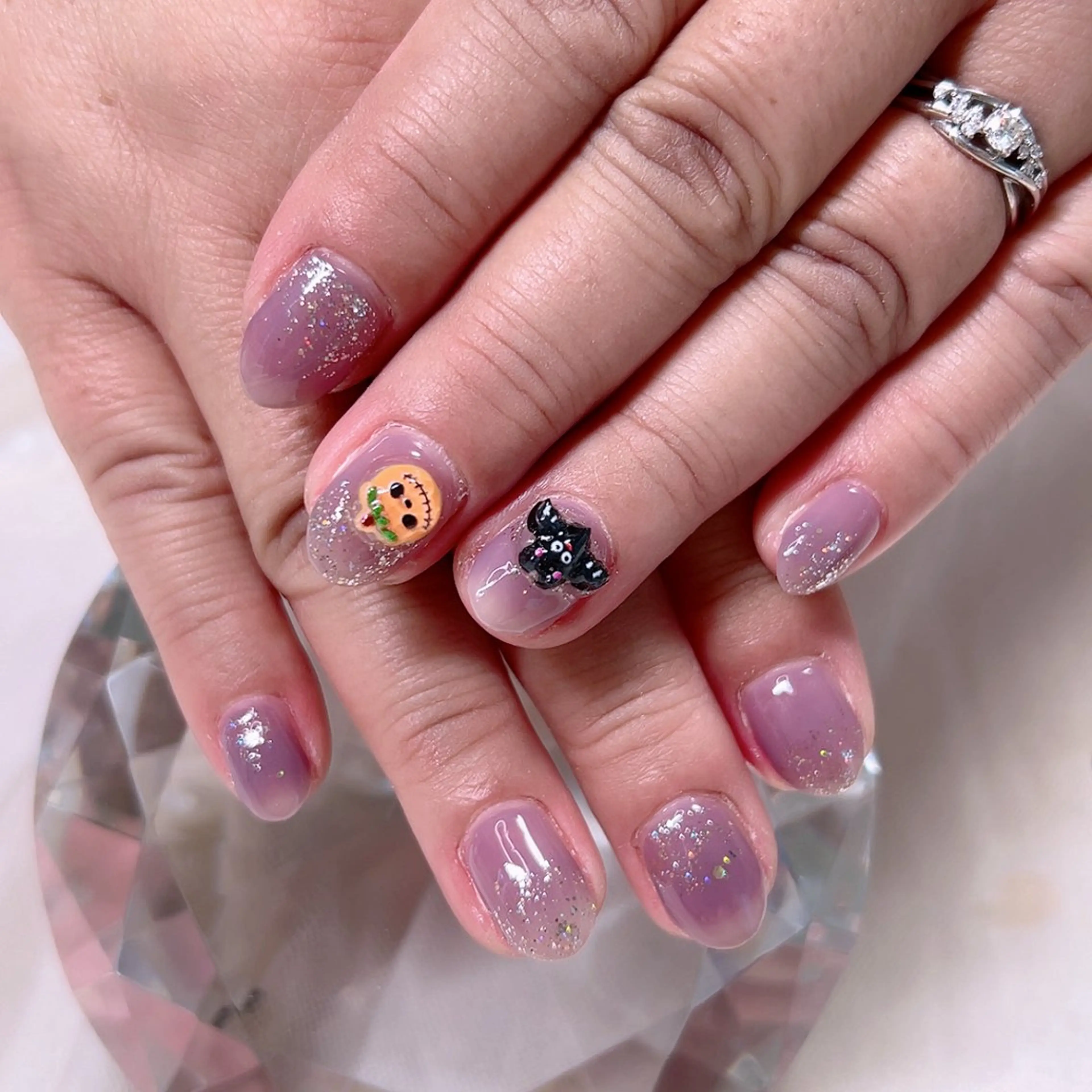 ネイル ハロウィン ラメ(グリッター) ラメグラデーション オフィスネイル ワンカラーネイル Cute Tips nailのネイルデザイン