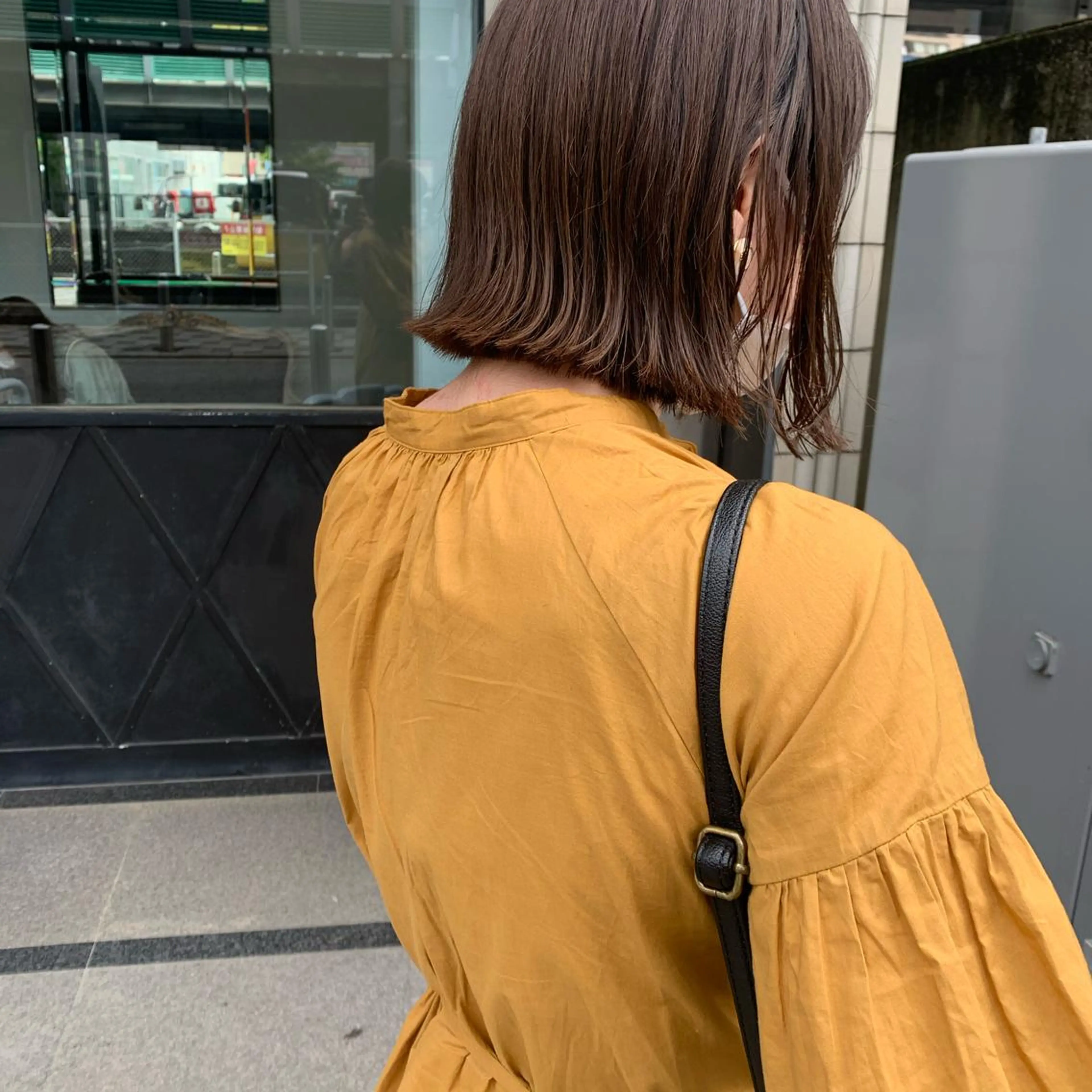ミディアム カラー SAKINO． ベージュカラーのヘアスタイル