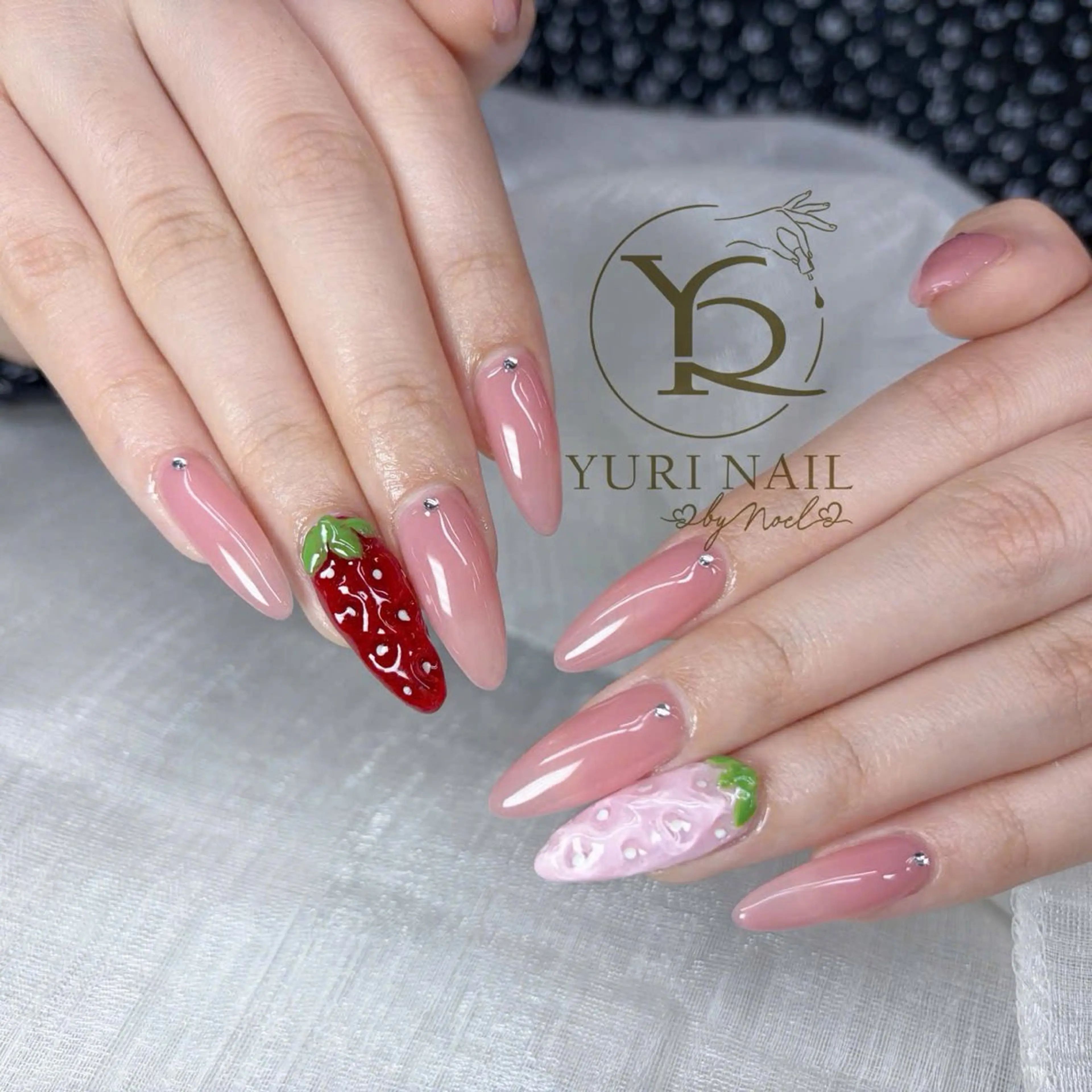 ネイル ハンドネイル フットネイル ハンドケア YURI Nail NARITAのネイルデザイン