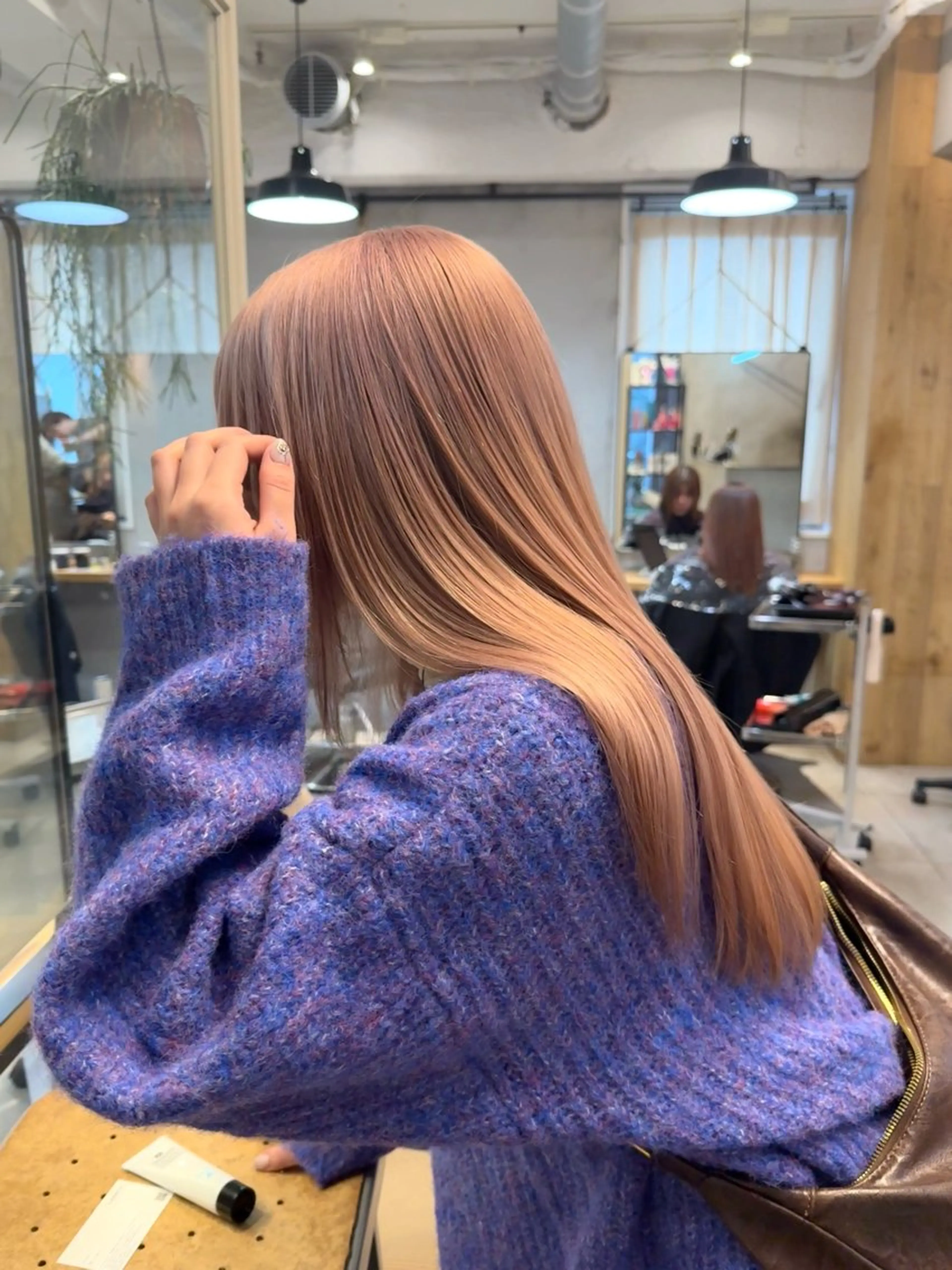 ロング カラー ミルクティー× グレージュMOMOのヘアスタイル